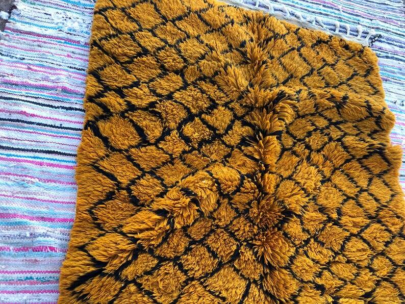 Traditional handwoven Berber rug, size 160 x 240 cm