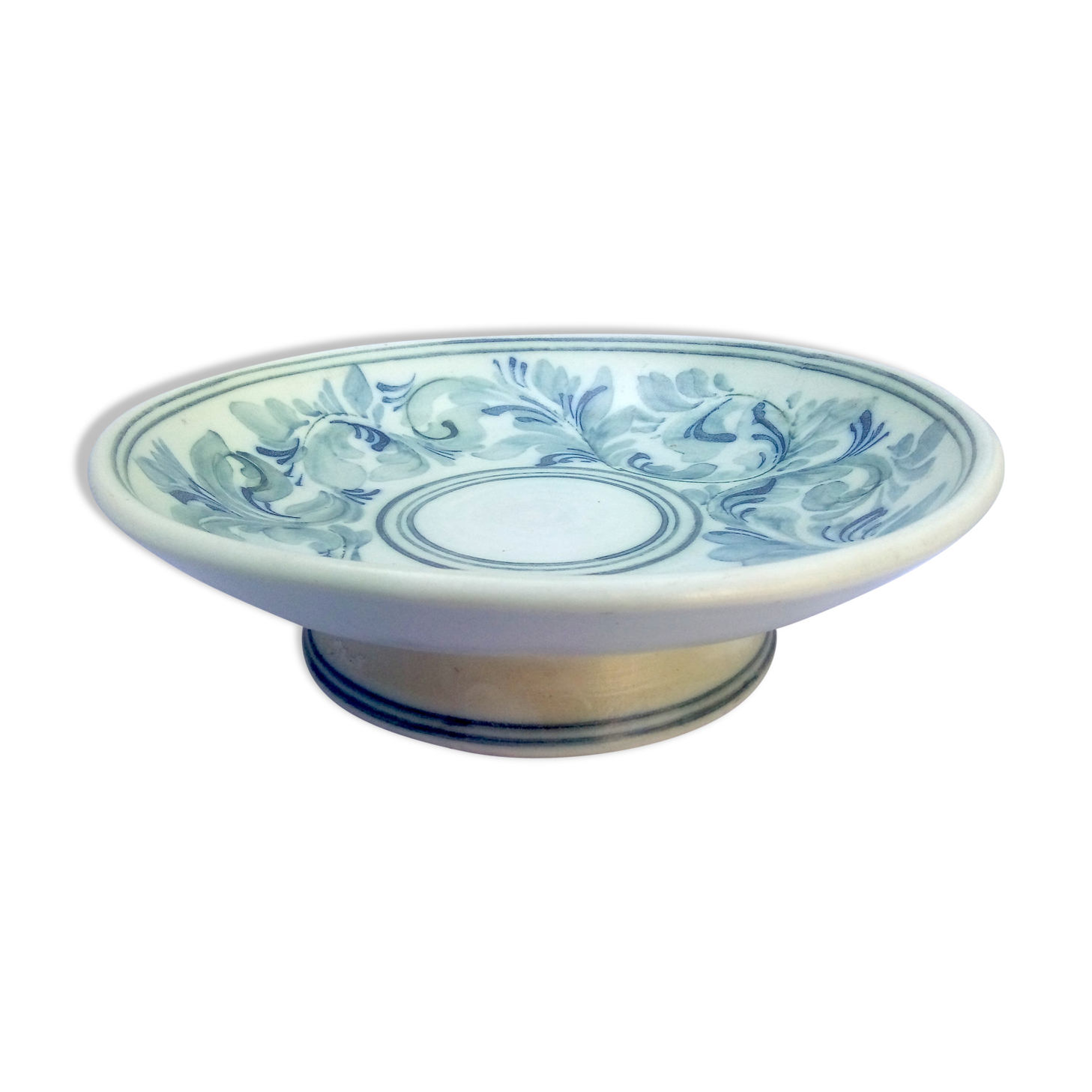 Fruit cup with blue mallorca foliage