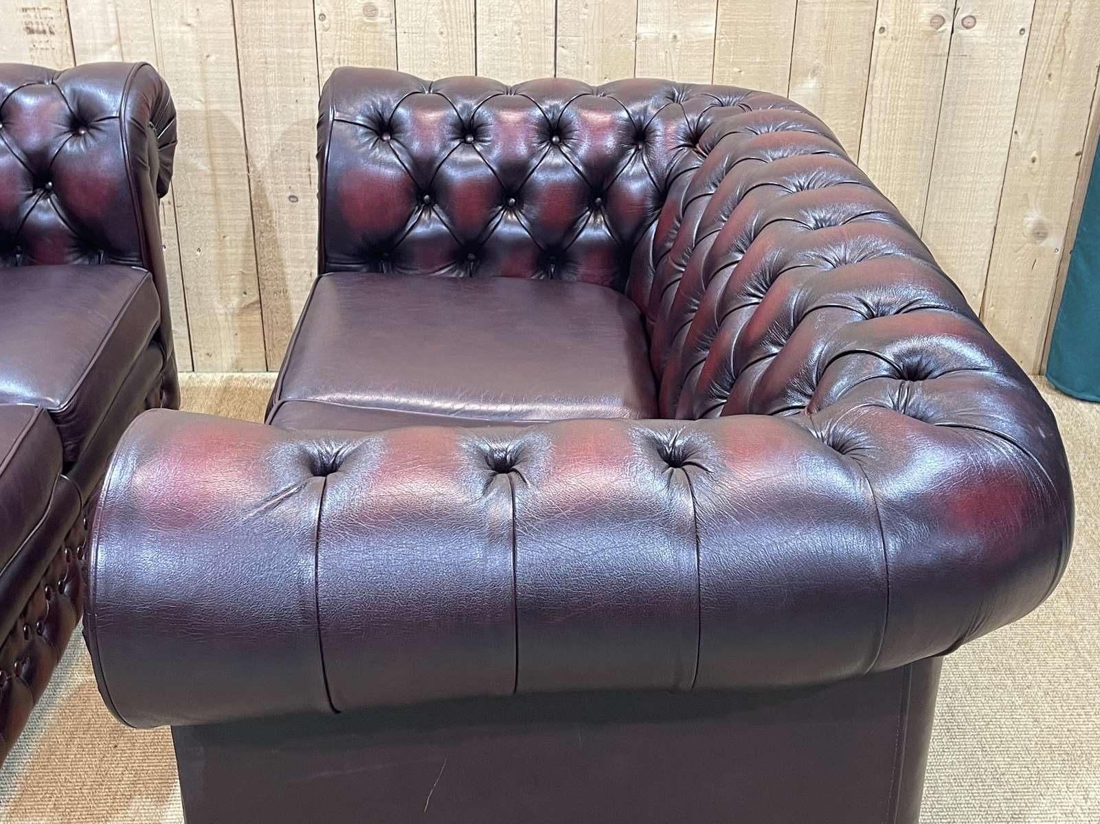Pair of 2-seater leather Chesterfield sofas from the 1990s by Thomas LLOYD
