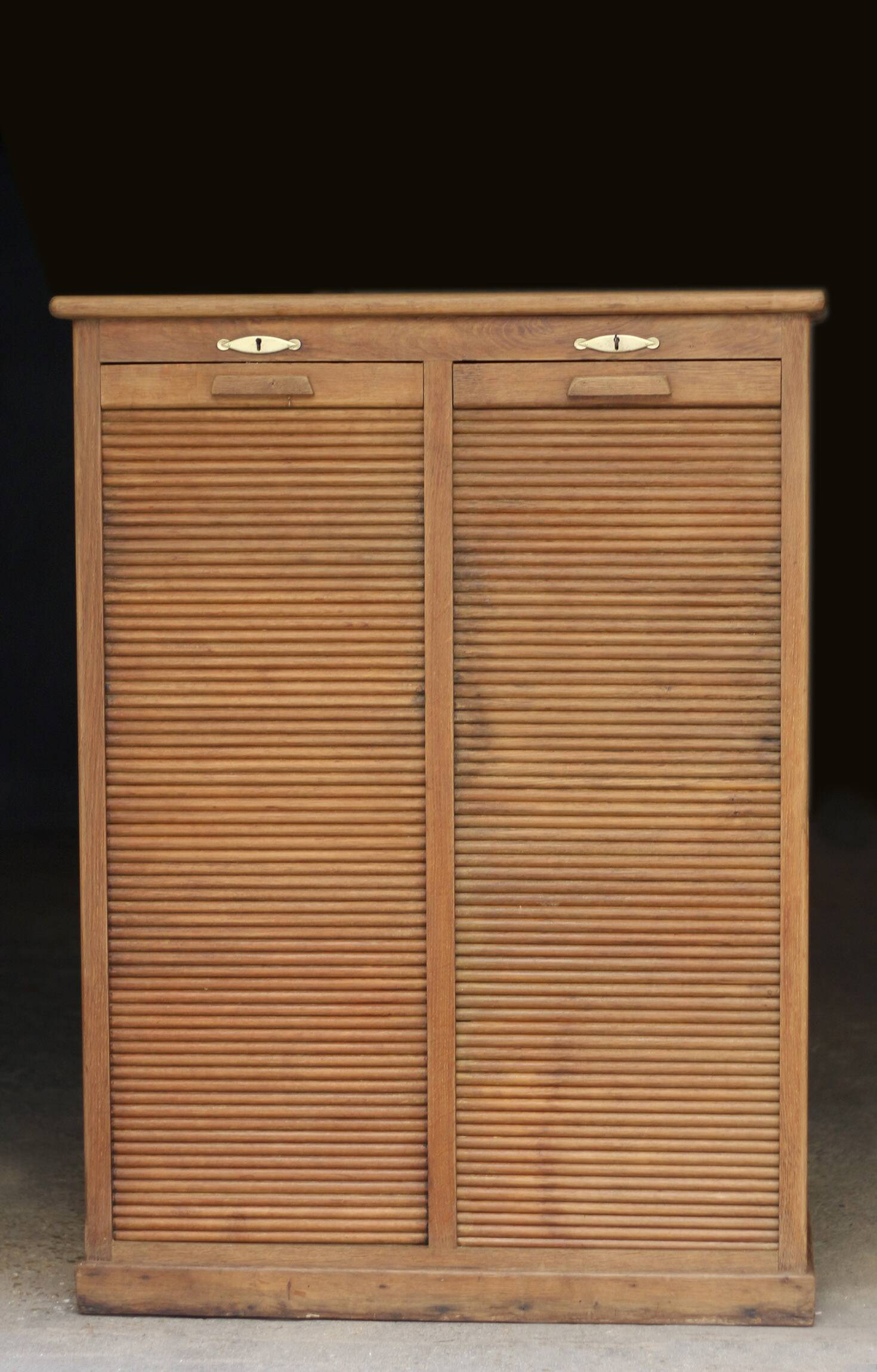 Drawer cabinet with a beautiful patina;