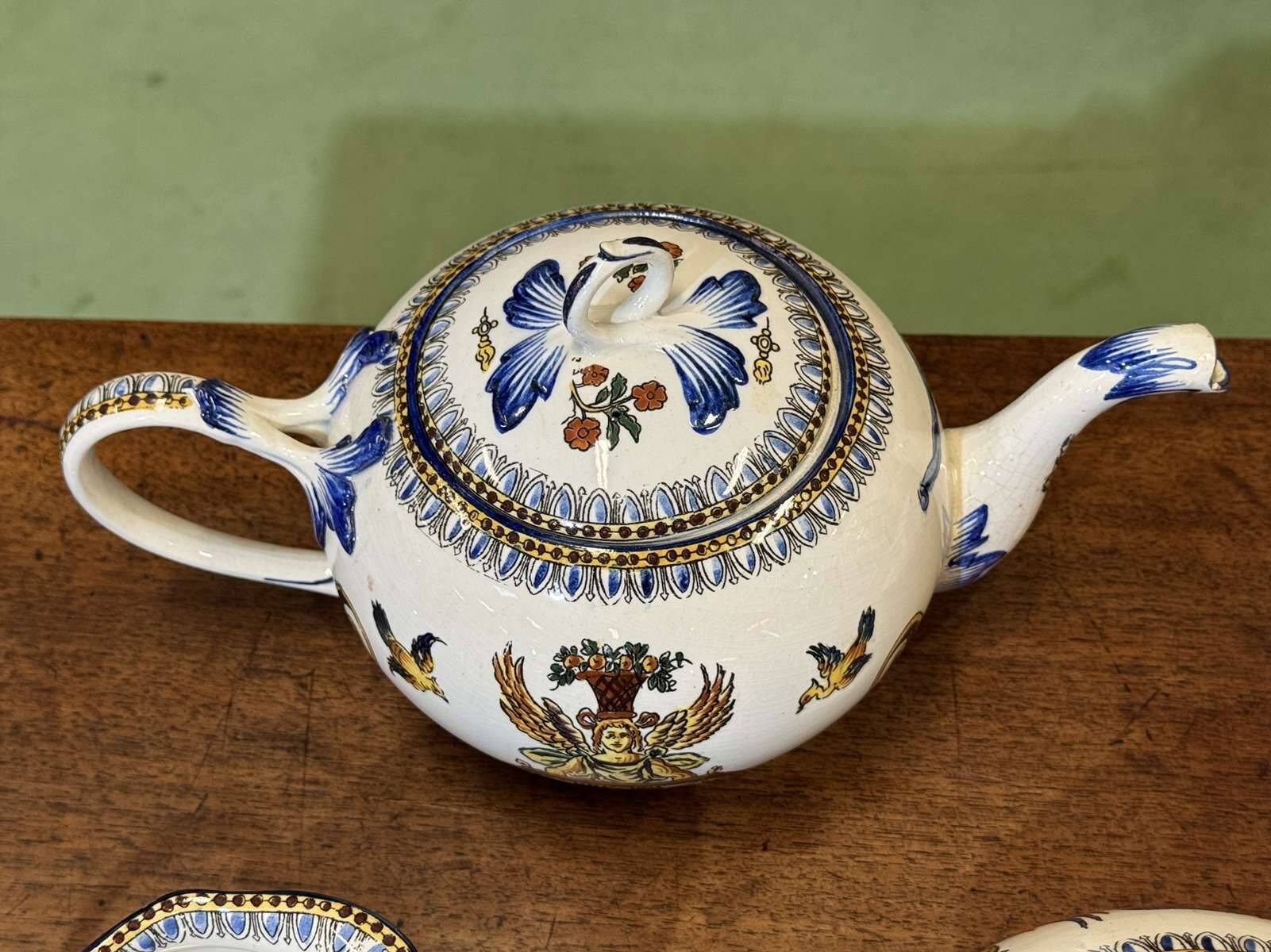 Tea and coffee service in Gien earthenware from the late 19th century with Renaissance decoration.