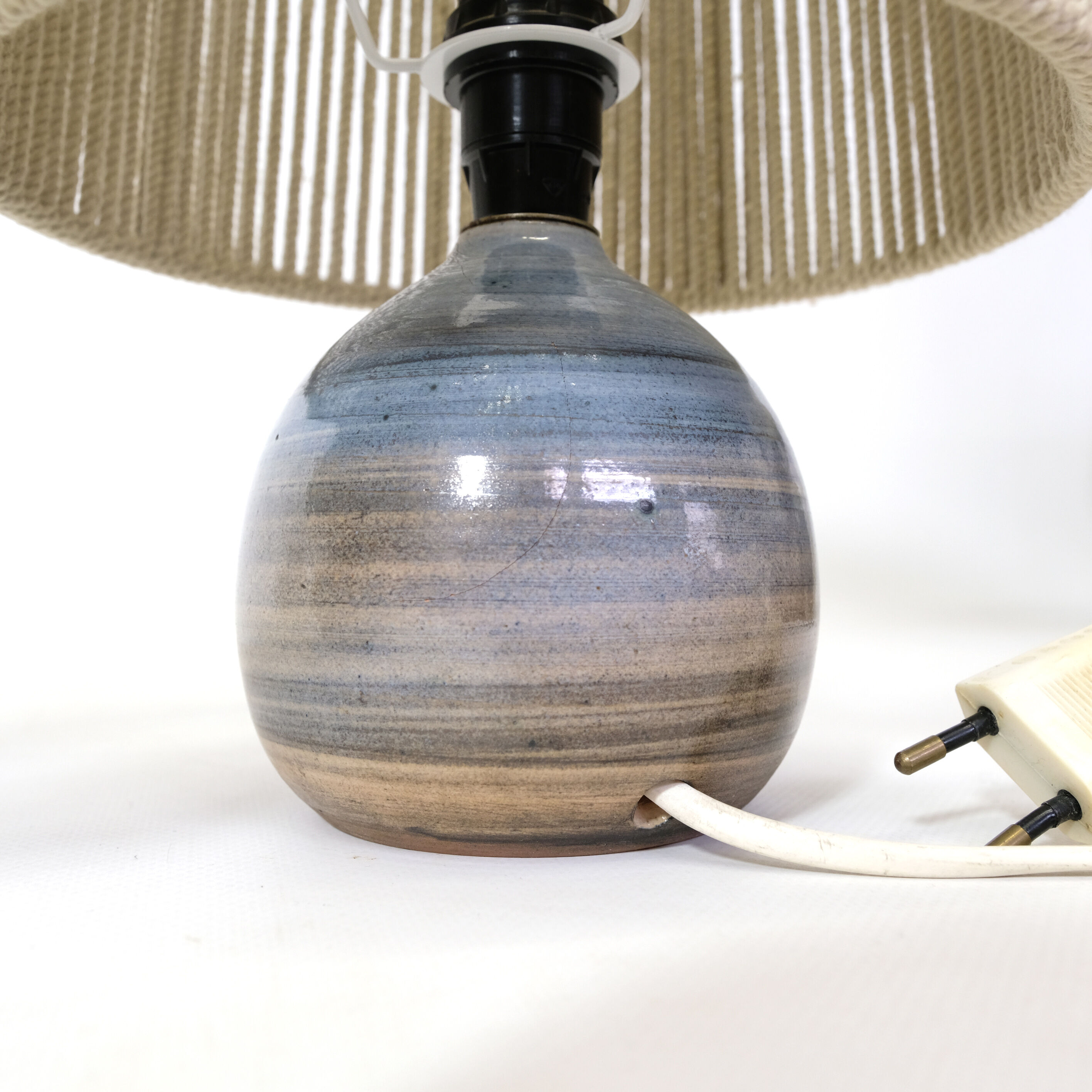 Pair of bedside lamps, rope blinds