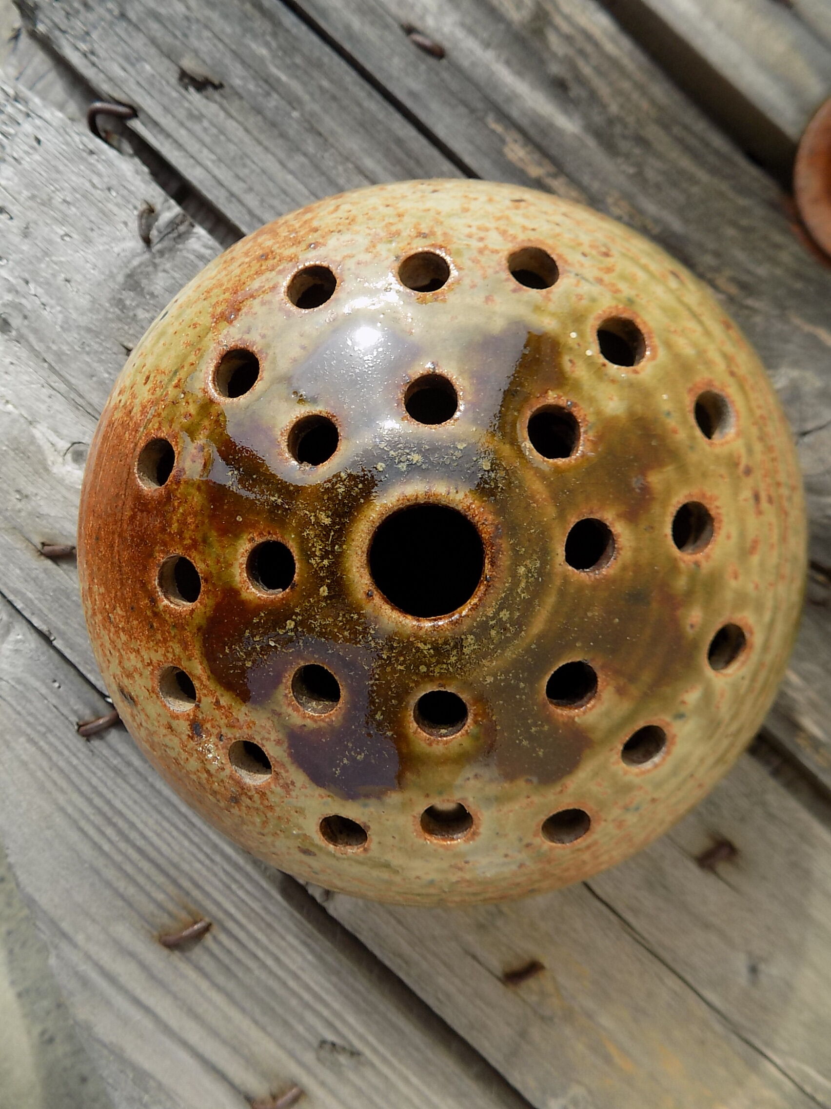 Sandstone flower pick