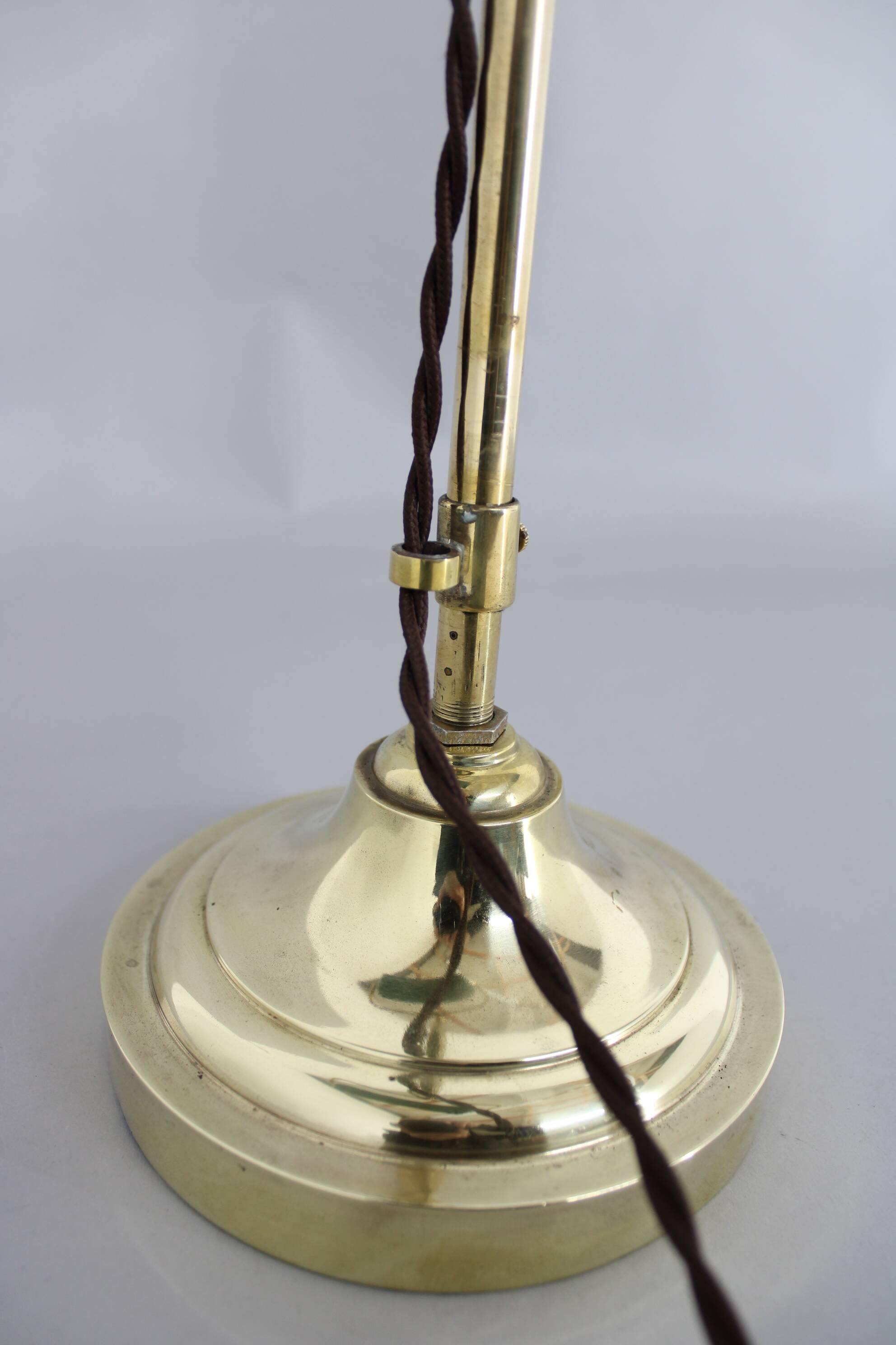 Lampe de table de banquier Art Déco en laiton des années 1930, Tchécoslovaquie