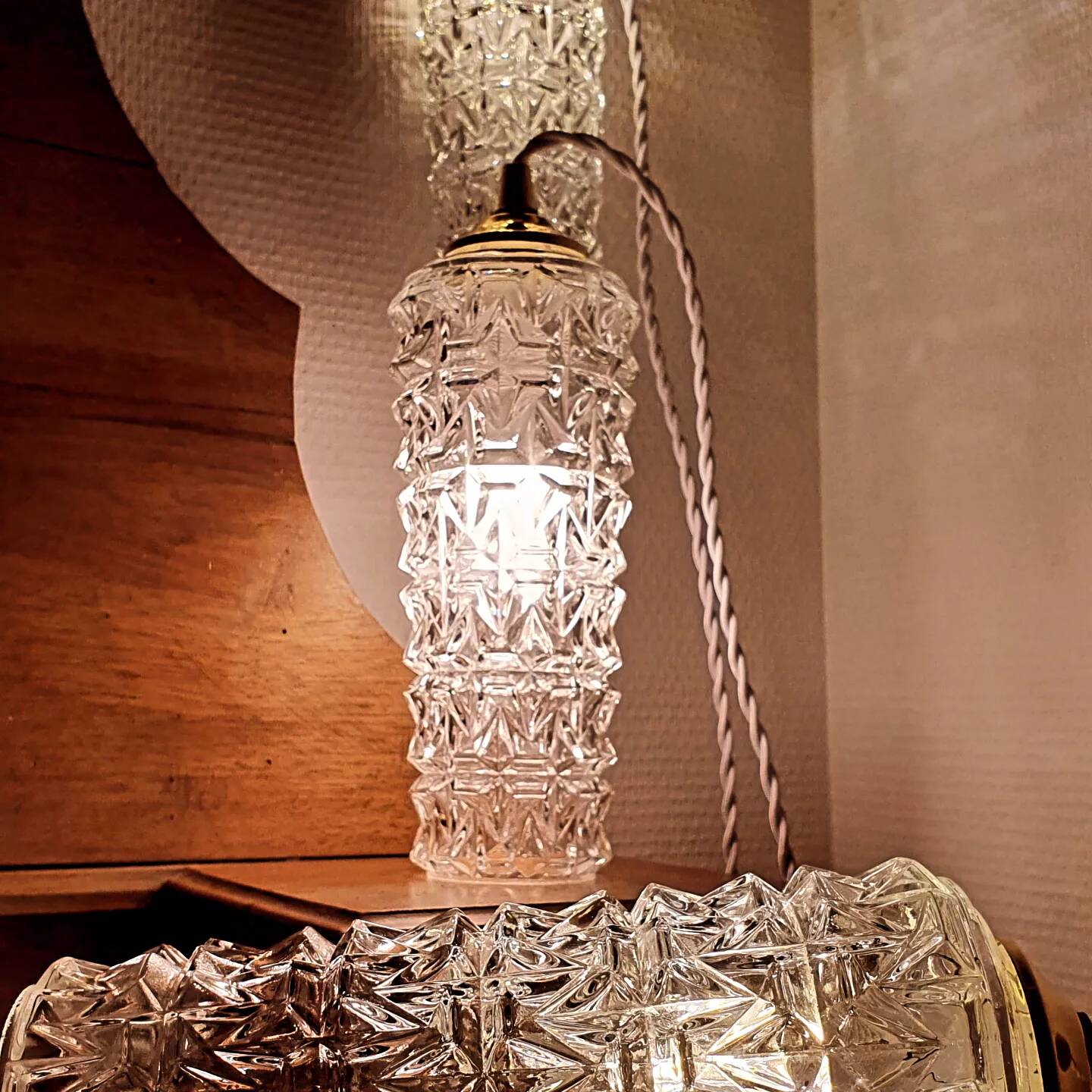 Chiseled glass walking lamp