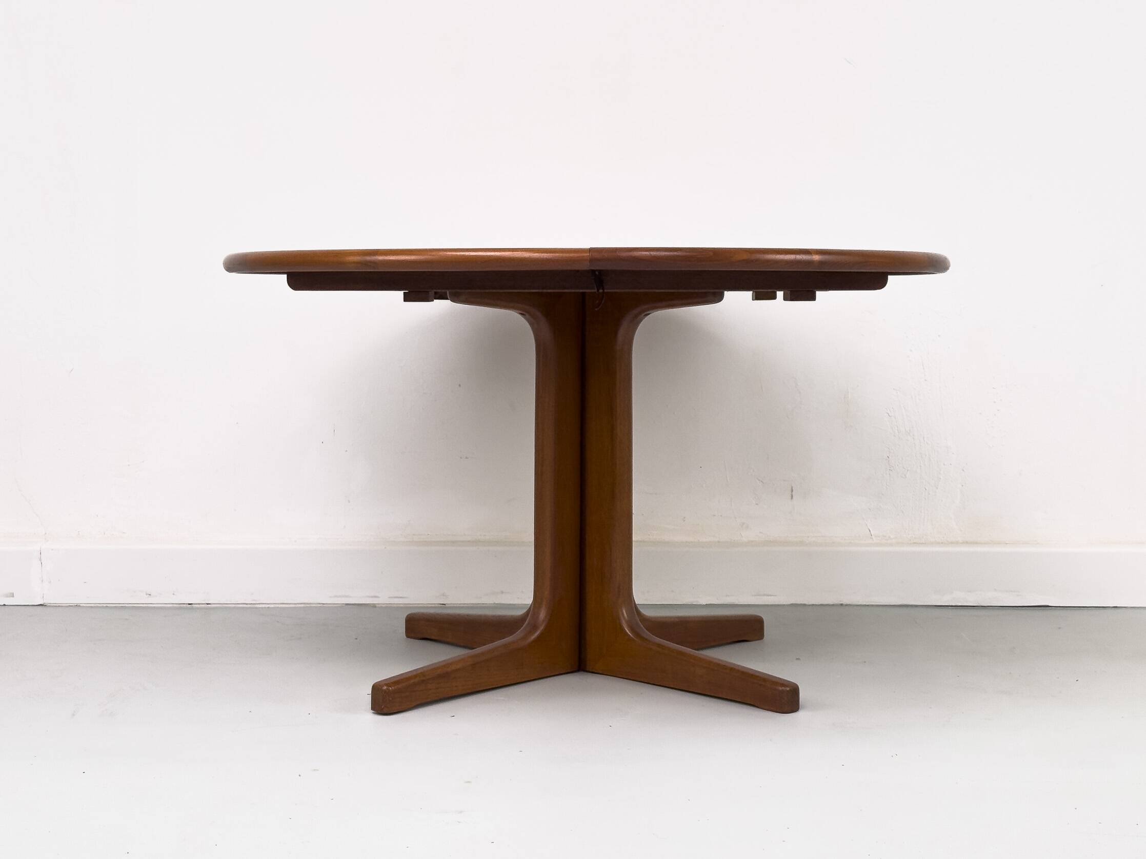 Table à manger ronde extensible danoise en teck, années 1970