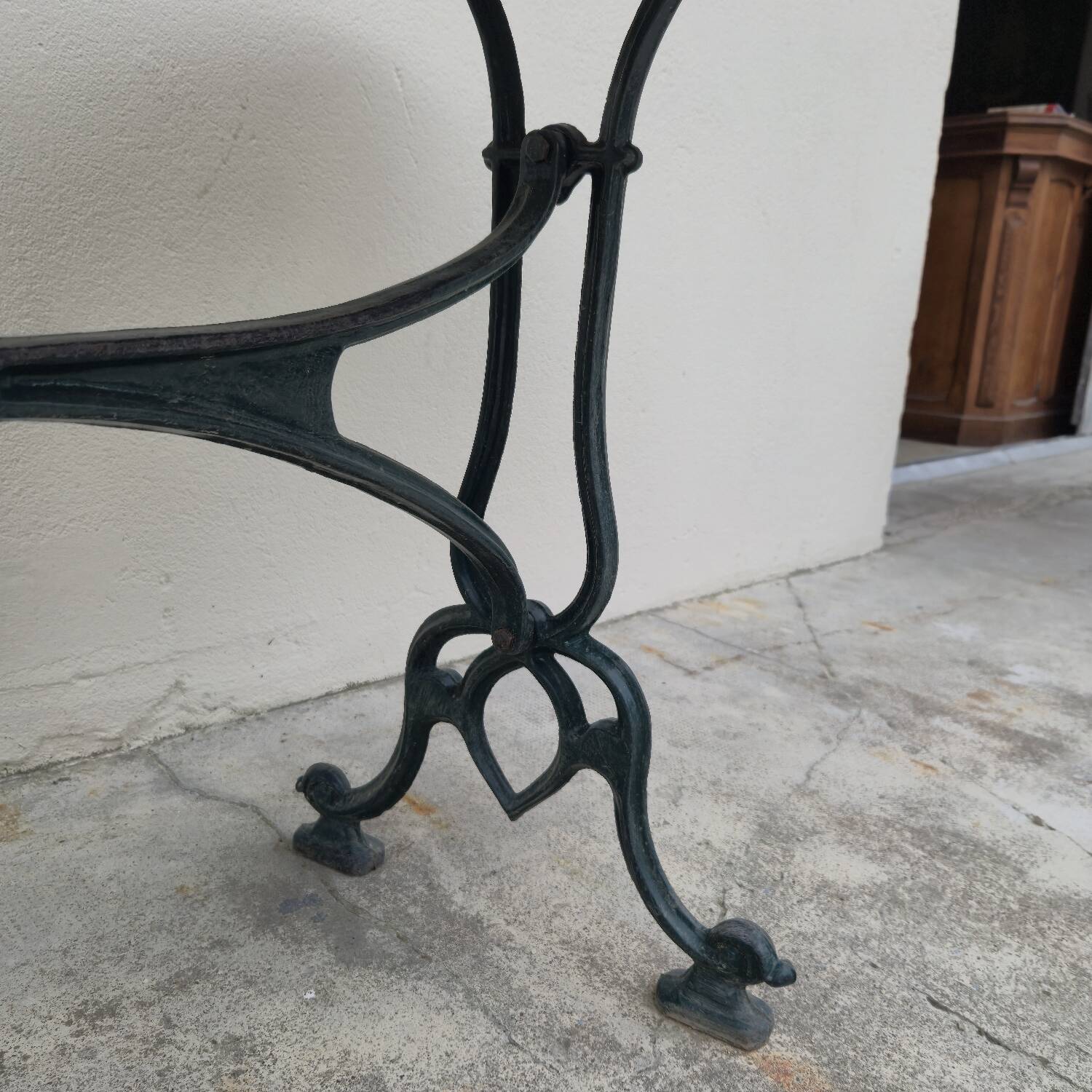 Antique cast iron and marble bistro restaurant table - 1.40m