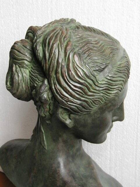 "Aphrodite" buste stuc patiné sculpture originale signée LE CANN, francais coté