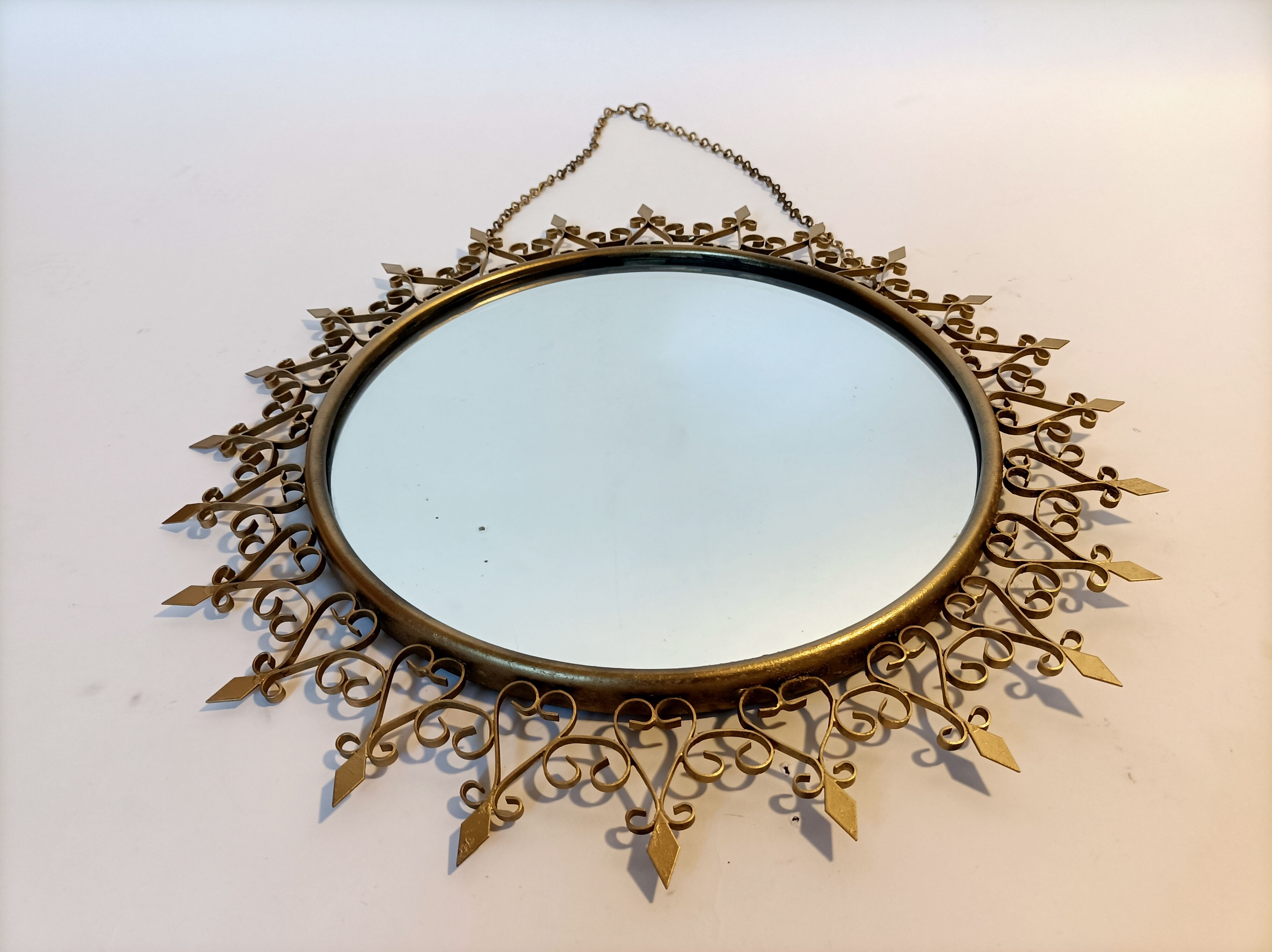 Miroir doré Chaty Vallauris signé en fer forgé Vintage, 1960.