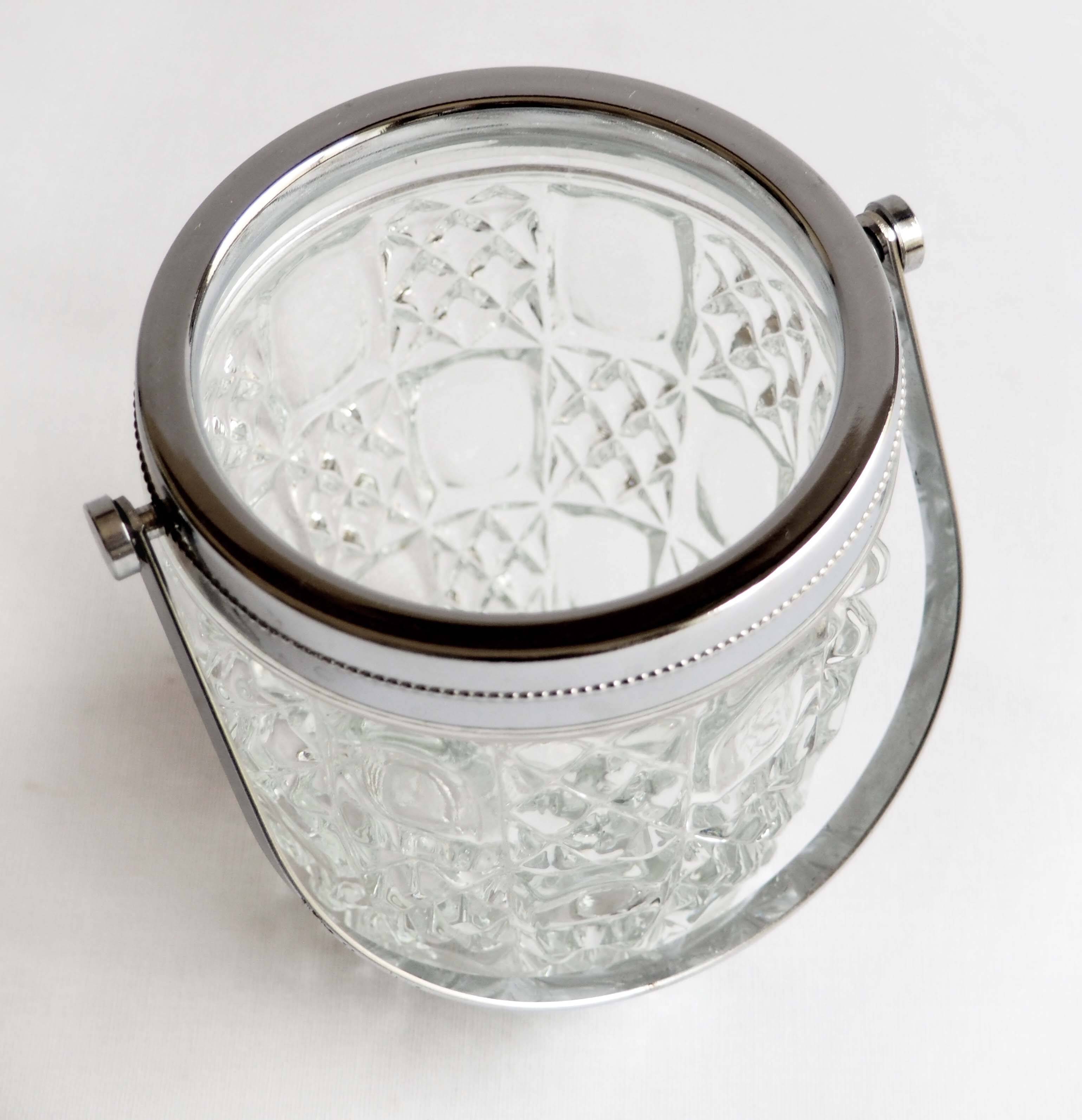 Checkerboard glass ice bucket