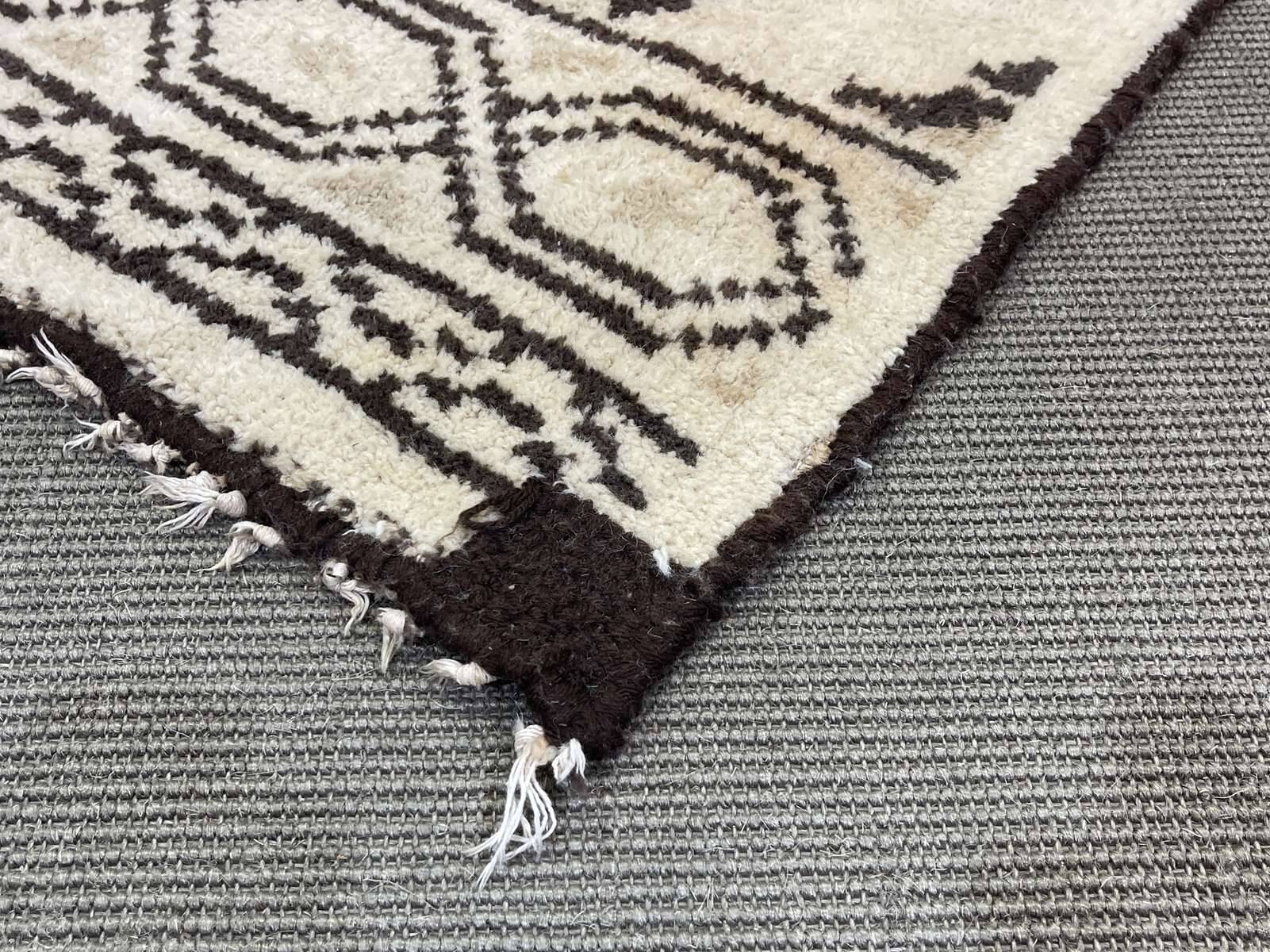 Handmade Moroccan wool rug - 1.70m x 1.20m.