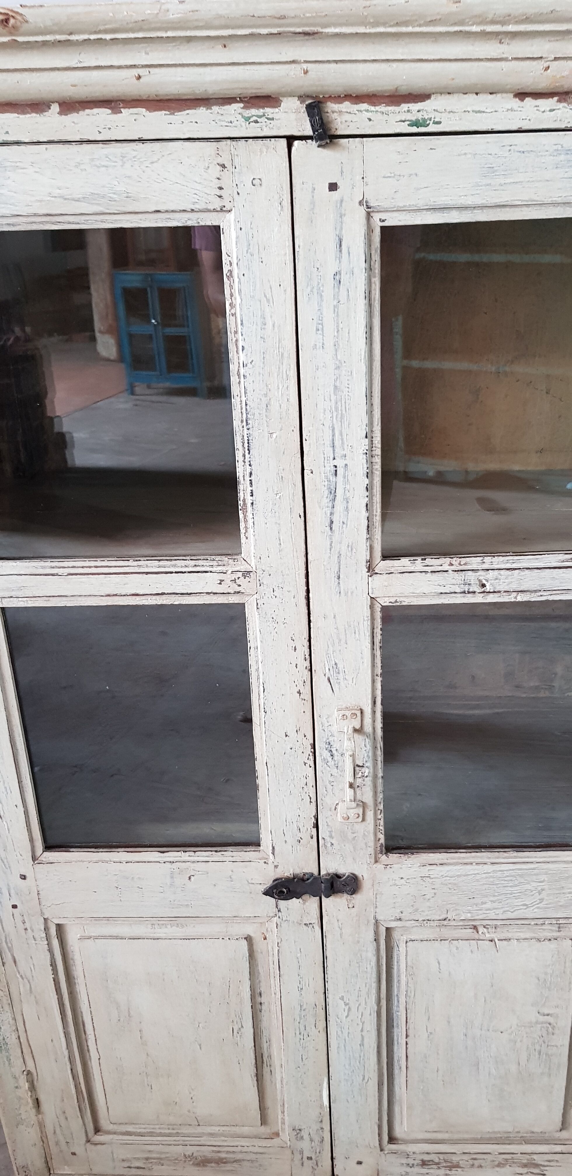 Former teak showcase