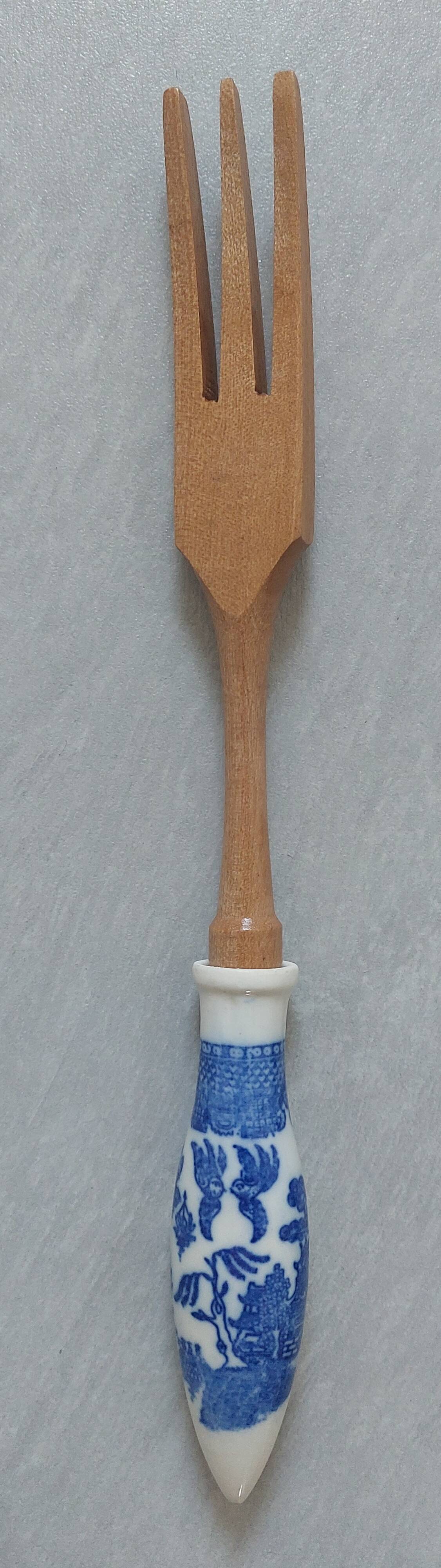 Salad servers