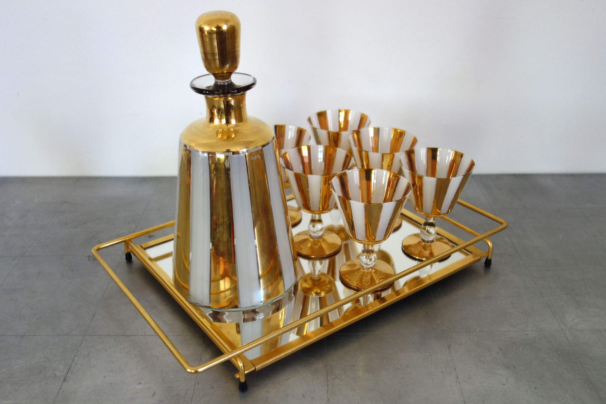 Vintage aperitif liqueur service