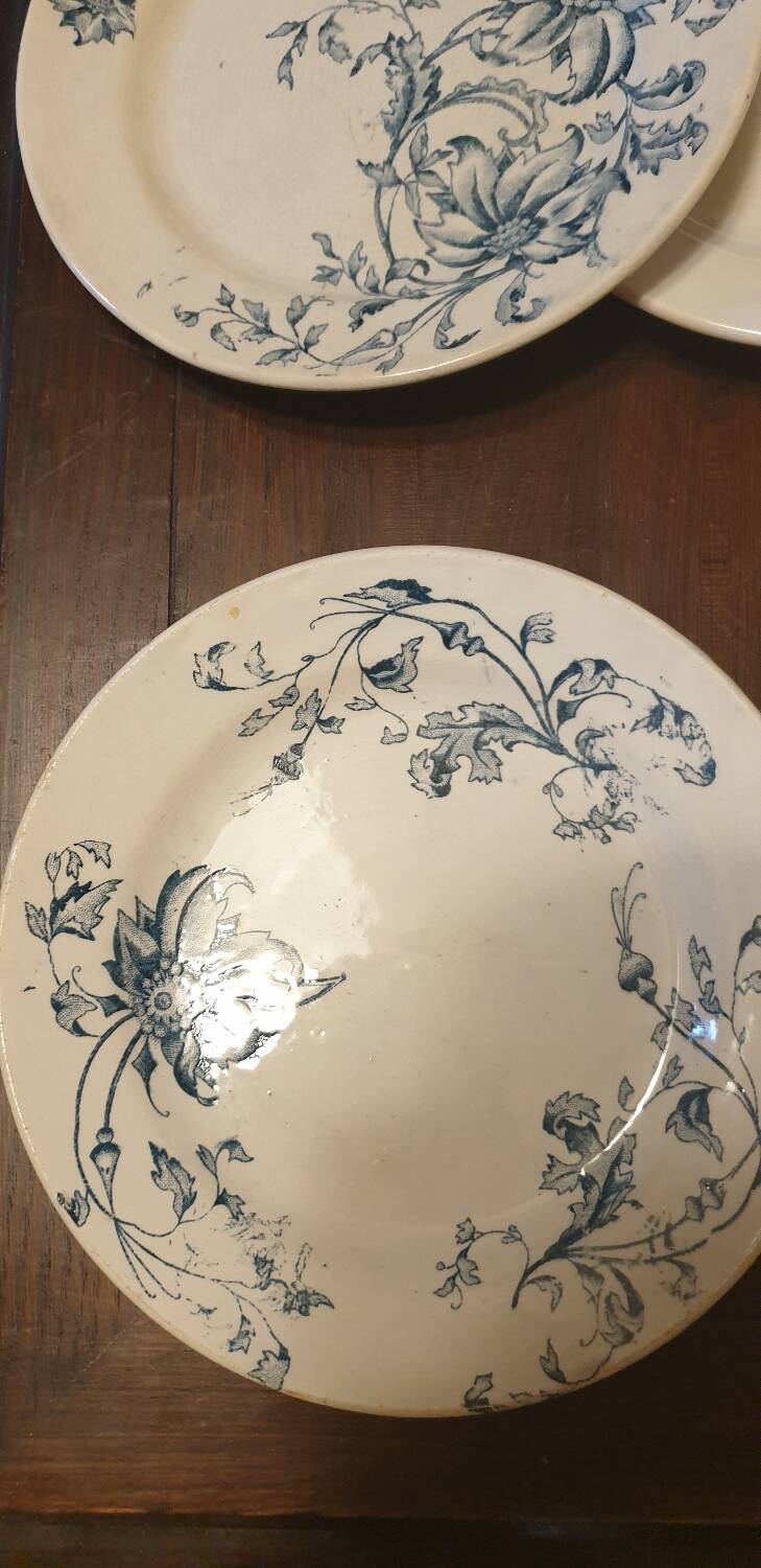 Six earthenware dinner plates from Grigny