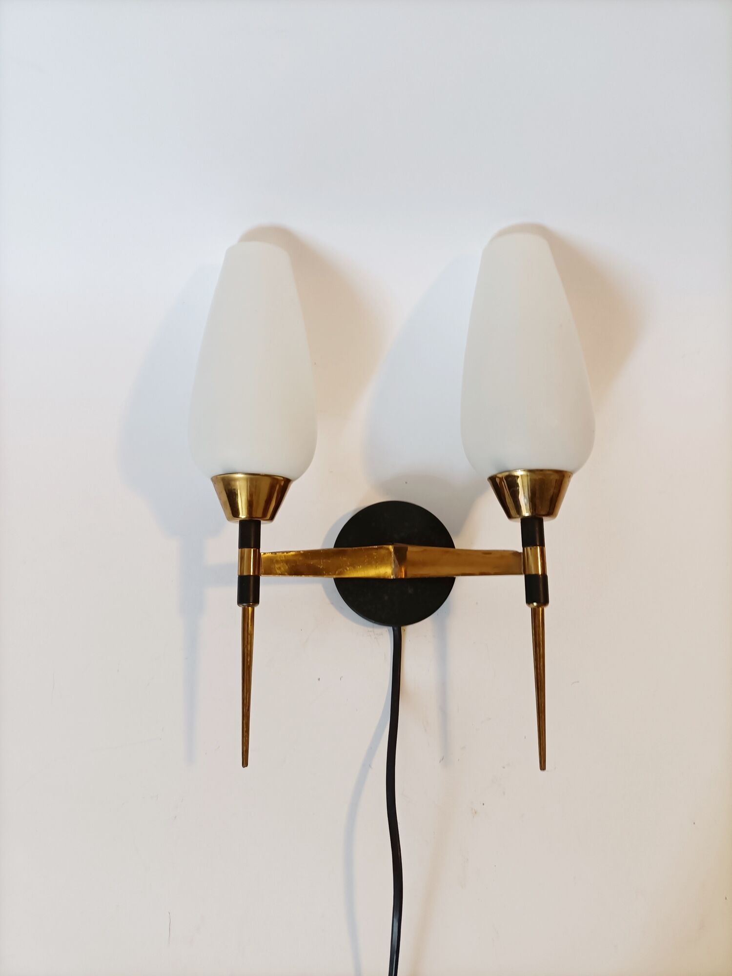 M.D two-arm wall lamp in gilded brass and black metal 1960