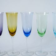 Ensemble de 5 flûtes en verre coloré multicolores 1970
