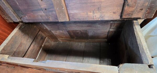 Petit Coffre Breton A Décors De Clous Laiton