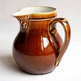 Pitcher with side handle