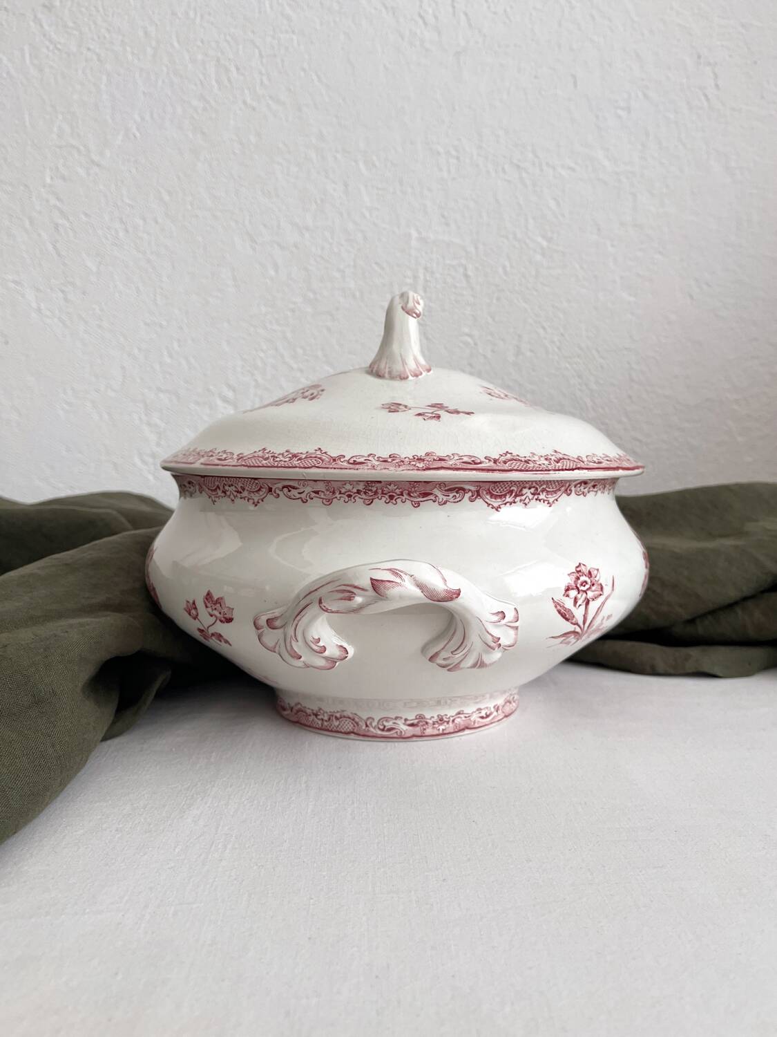 Fontanges ironstone tureen, Sarreguemines