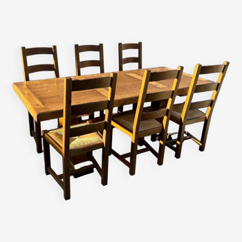 Closed table with its 6 chairs