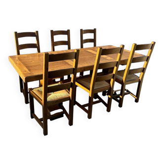 Closed table with its 6 chairs