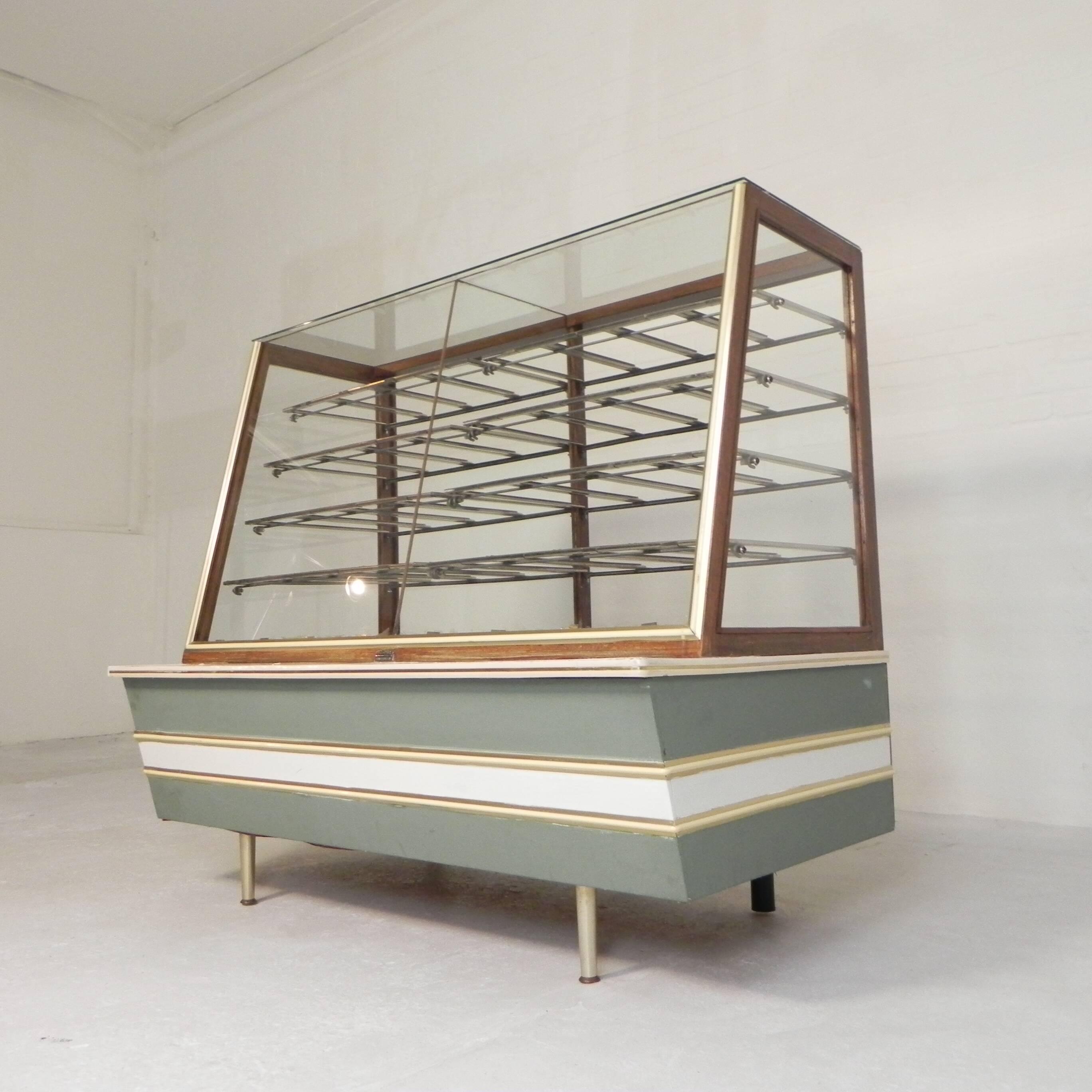 Bakery display case, Esme counter Groningen, 1950s