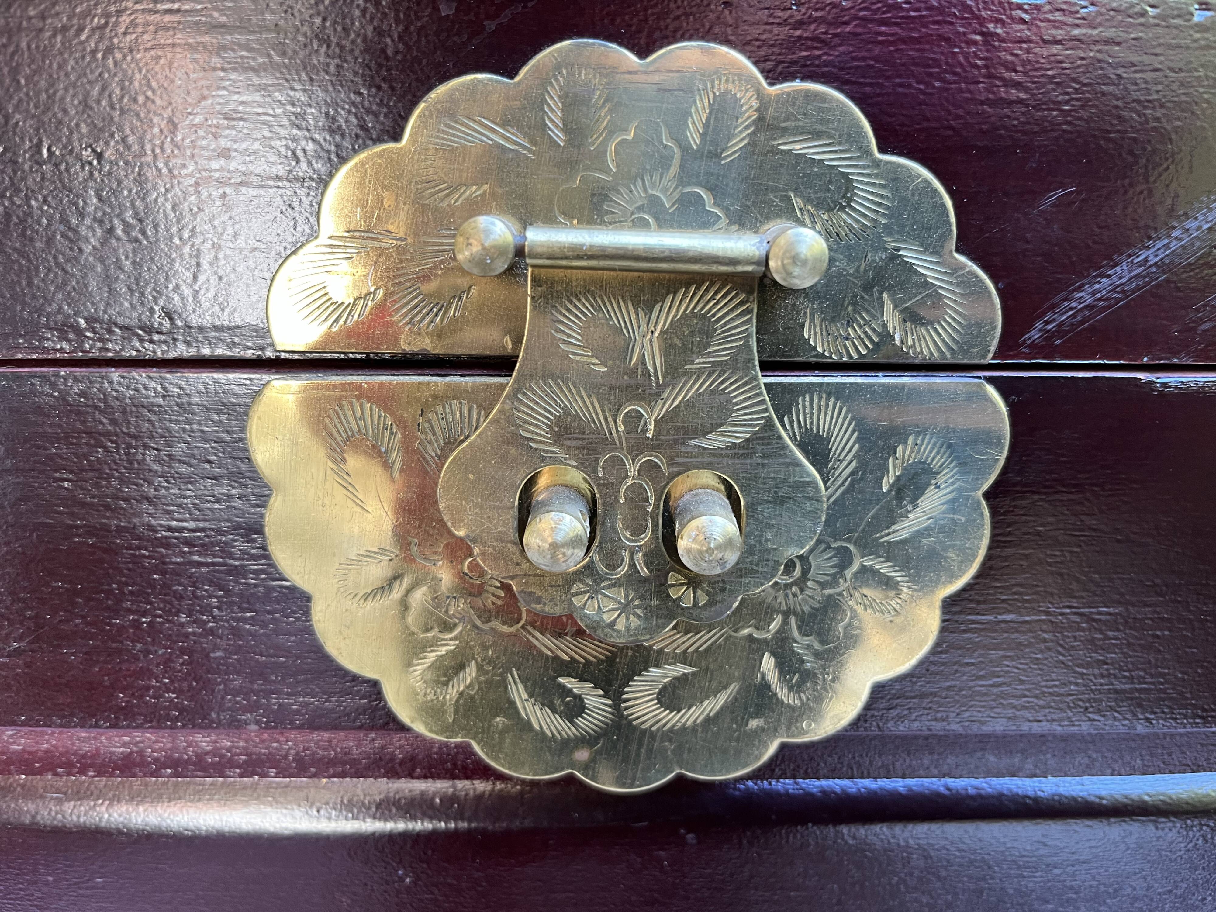 Exotic wooden chest - 20th century China