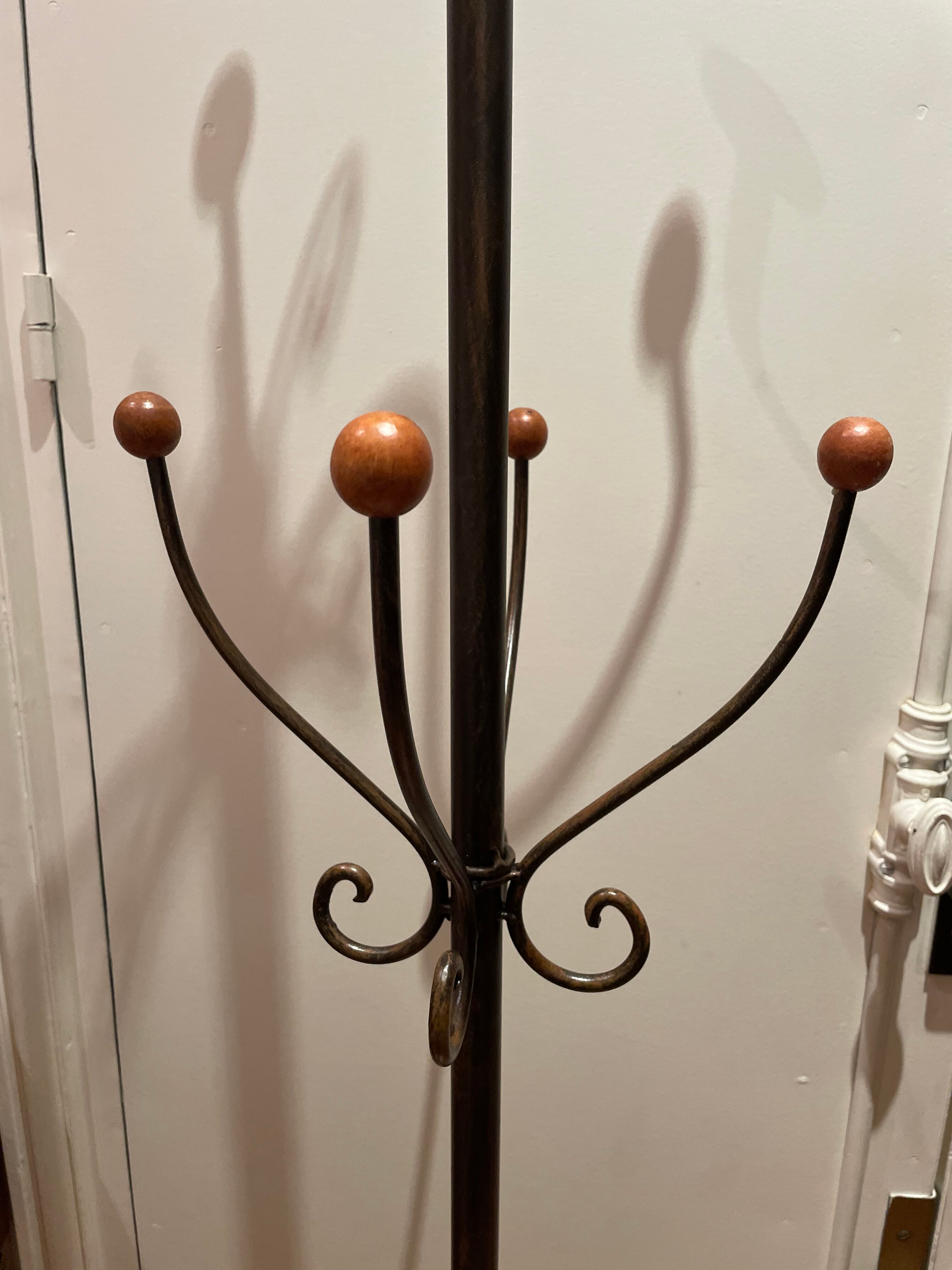 Pedestal coat rack