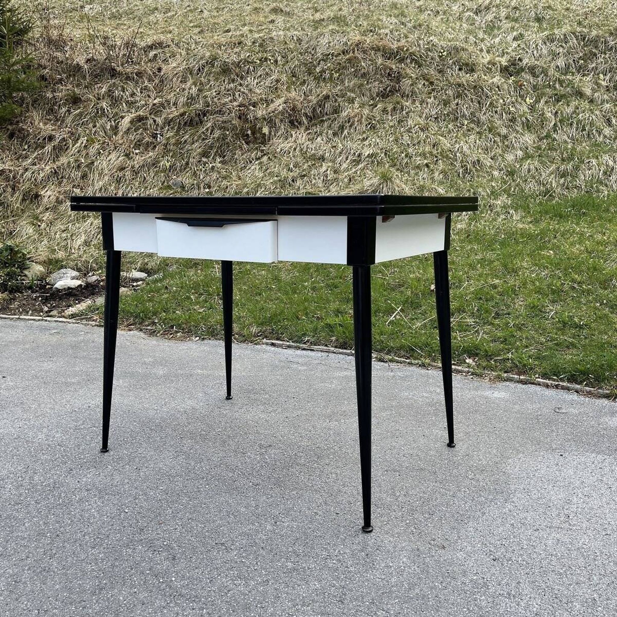 Italian dining table and 4 chairs by Salvarani, 1950s, set of 5.