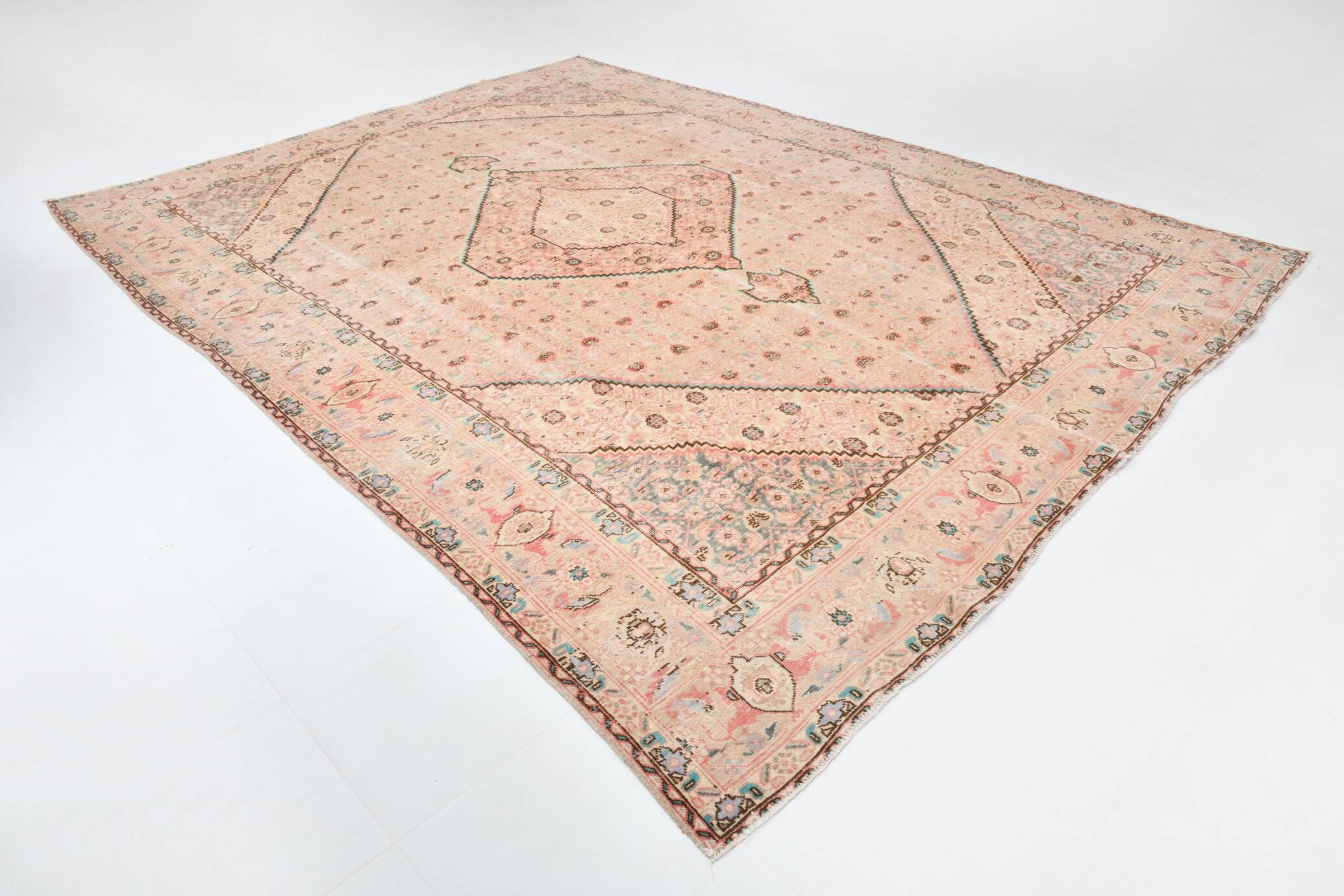 Pale Red & Teal Green Persian Heriz Rug, 288x382Cm