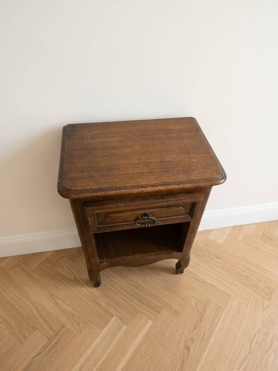 Table de chevet ancienne en bois massif