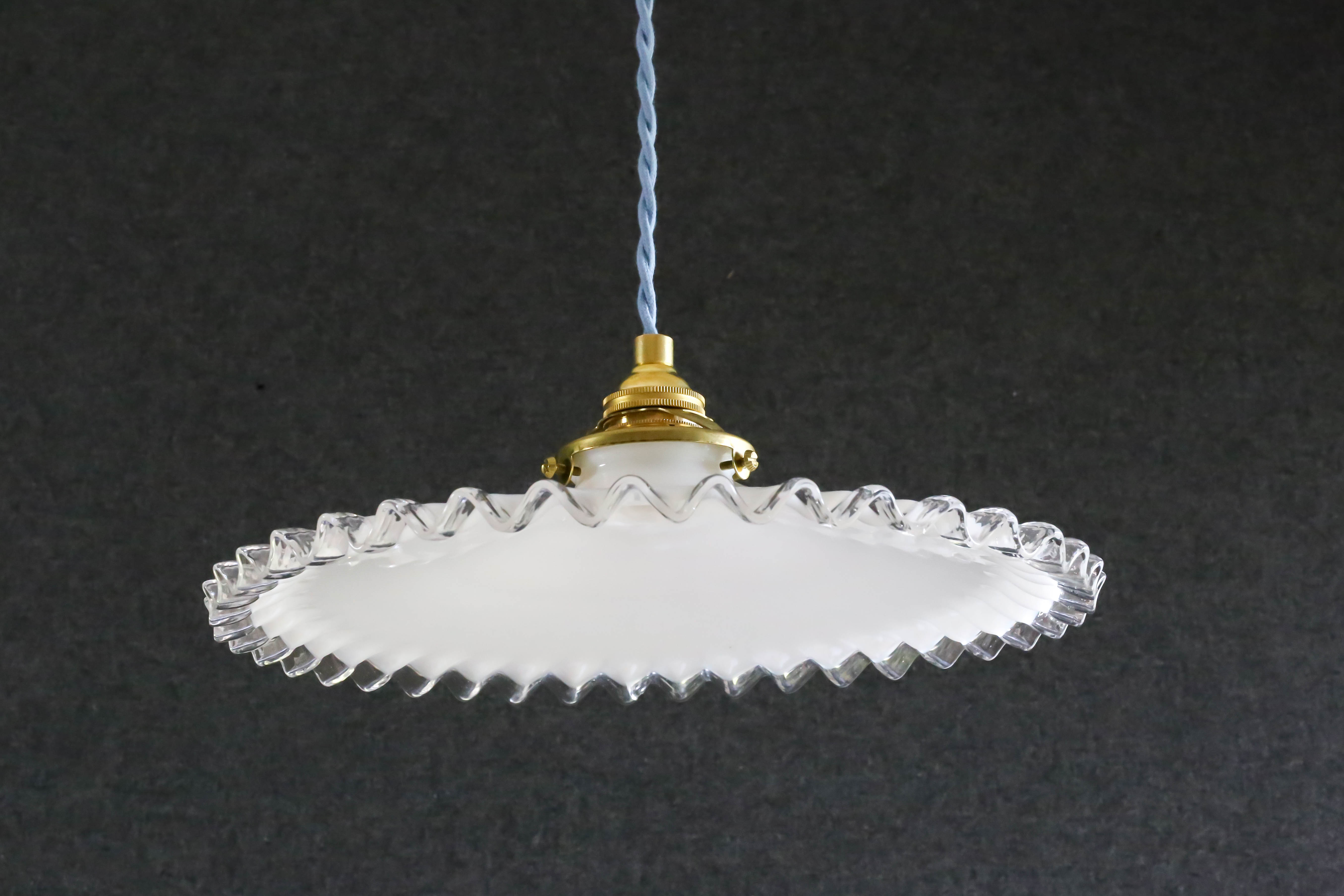 suspension in white crenellated opaline with support and socket in new brass, new cable