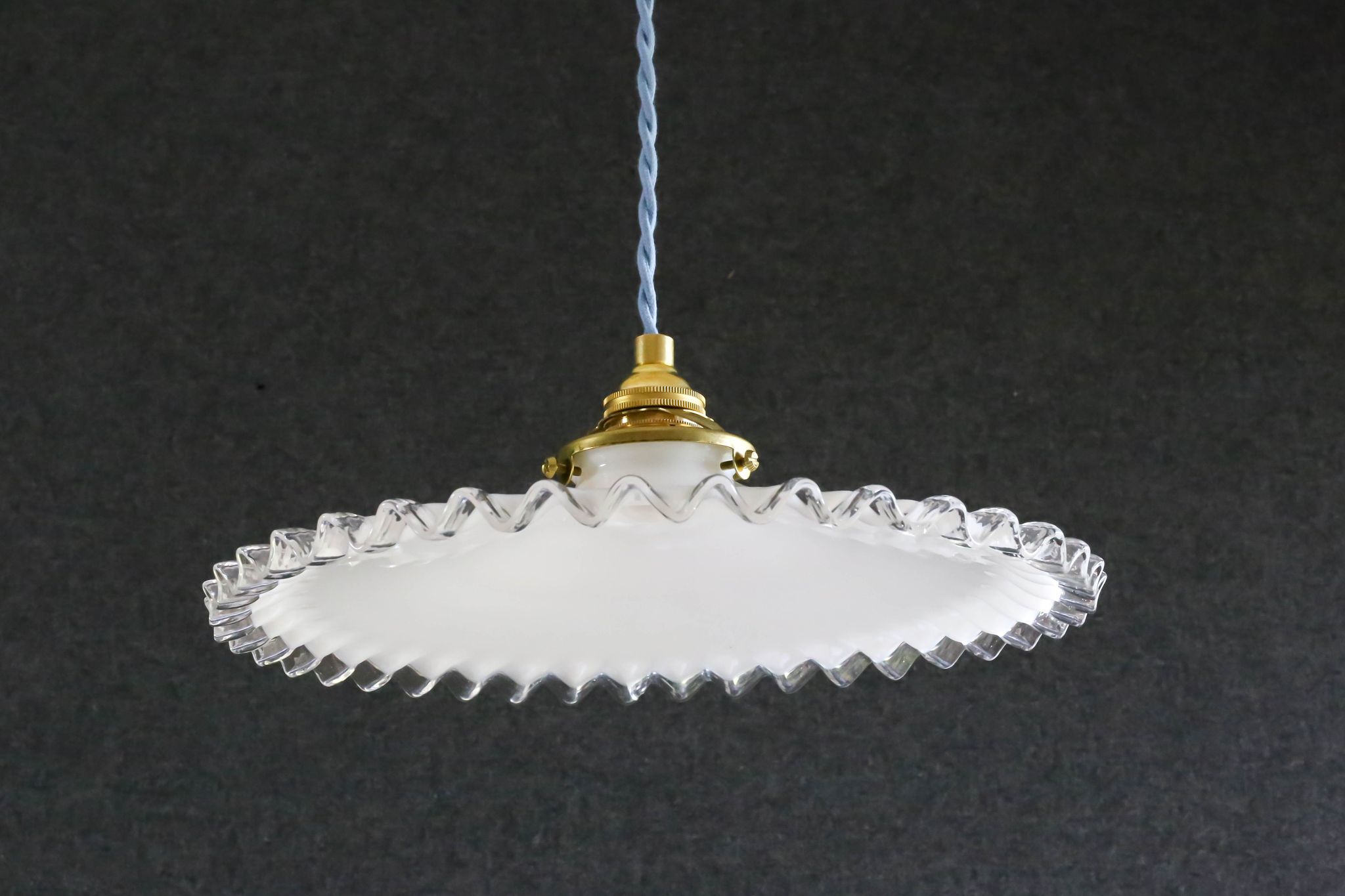 suspension in white crenellated opaline with support and socket in new brass, new cable