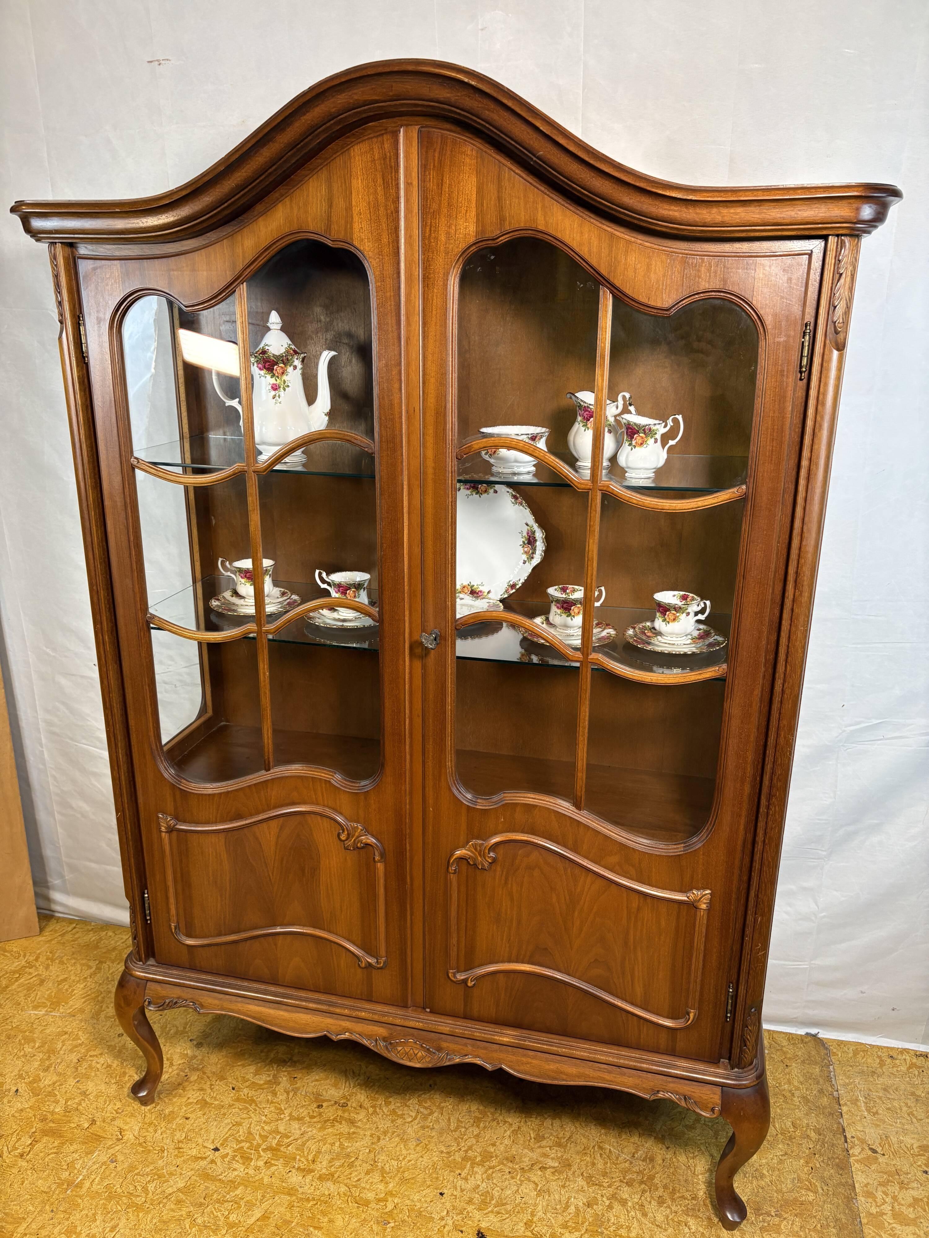 Vitrine de style baroque classique – Environ 1940–1960