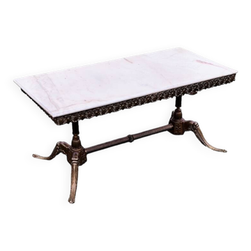 Large rectangular coffee table in alabaster marble.