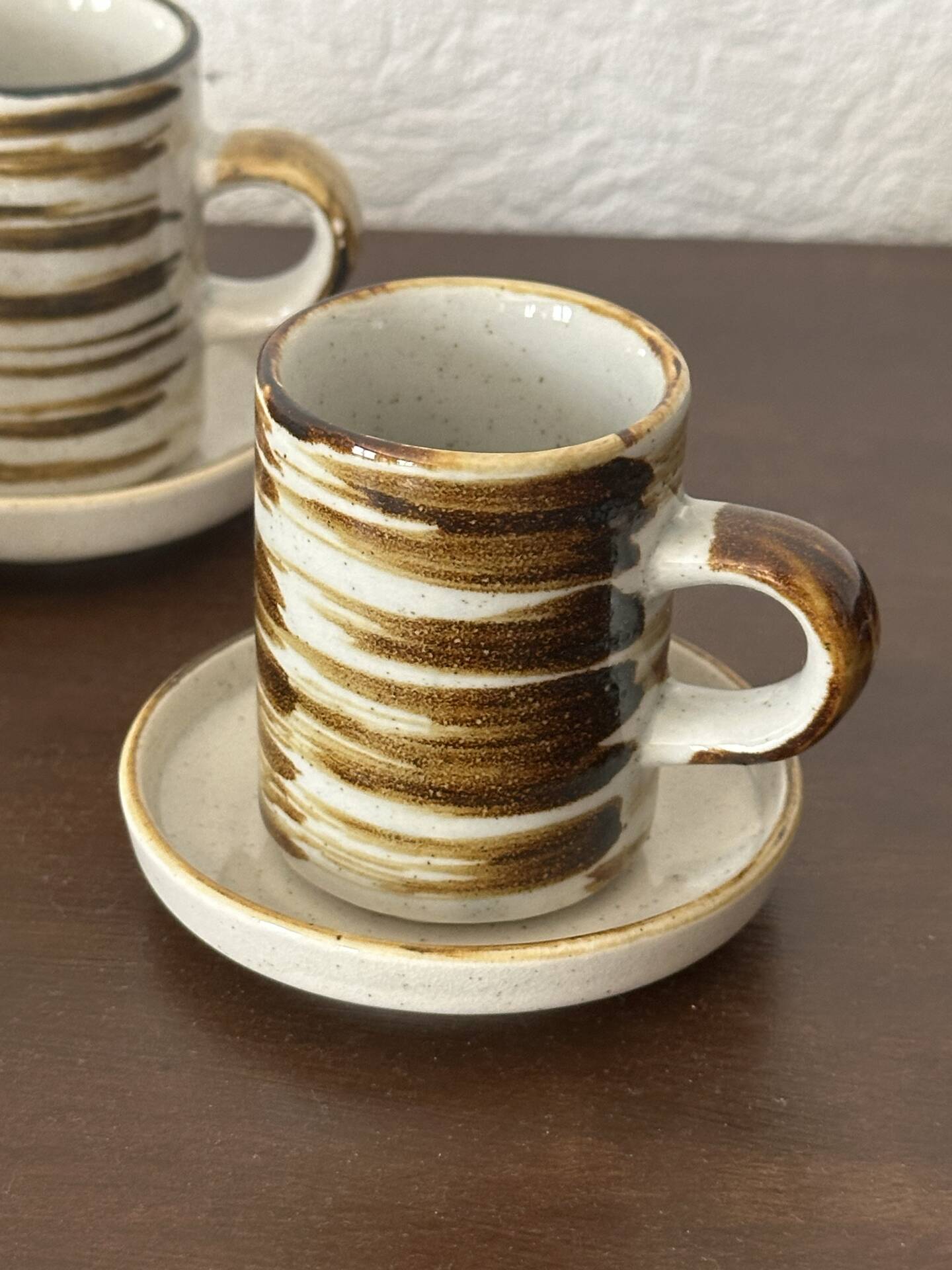 Set of 6 vintage glazed stoneware cups and saucers from the 1950s, new.