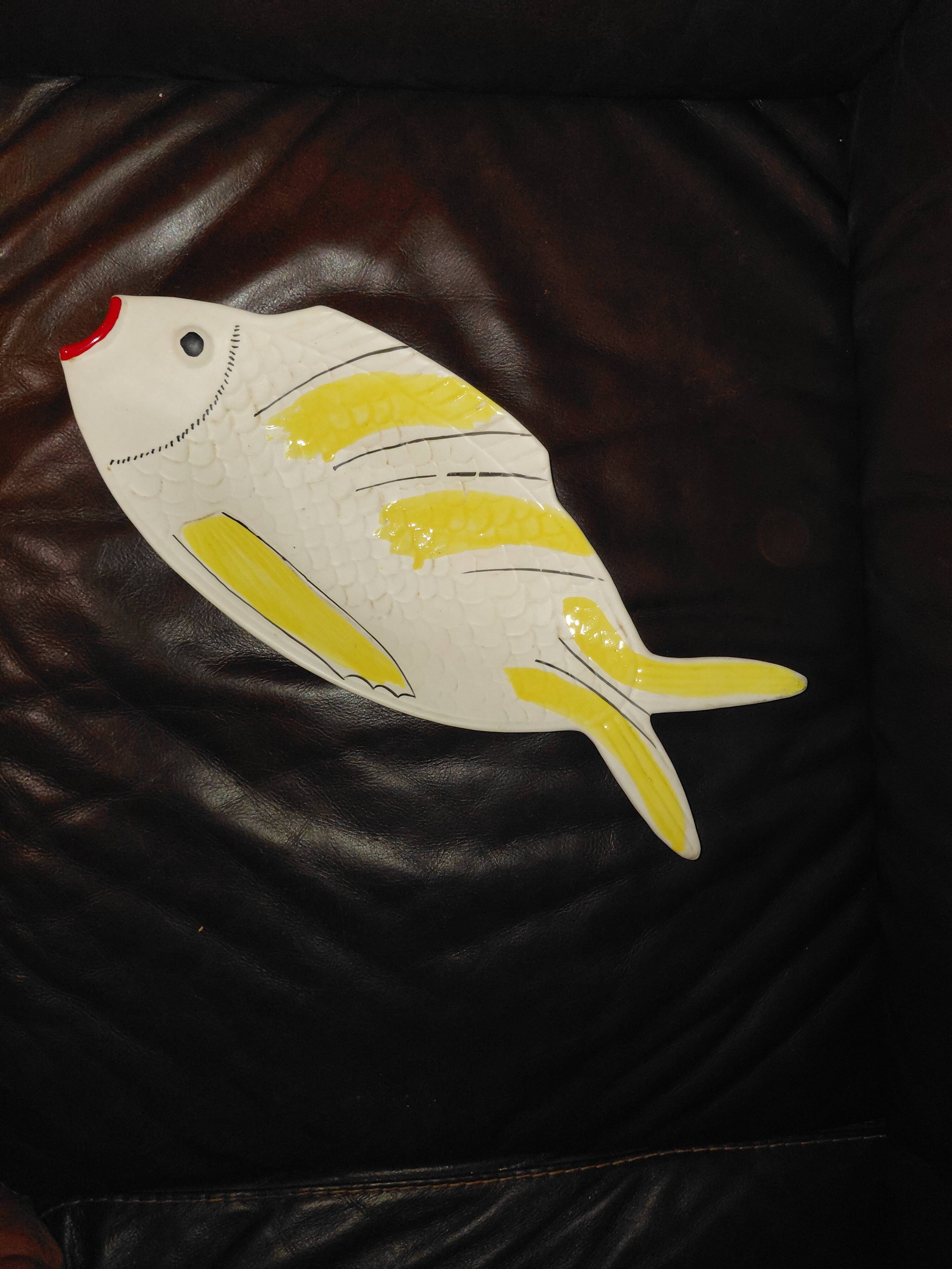 Dish for serving fish