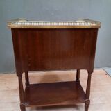 Mahogany chest of drawers in Louis XVI style