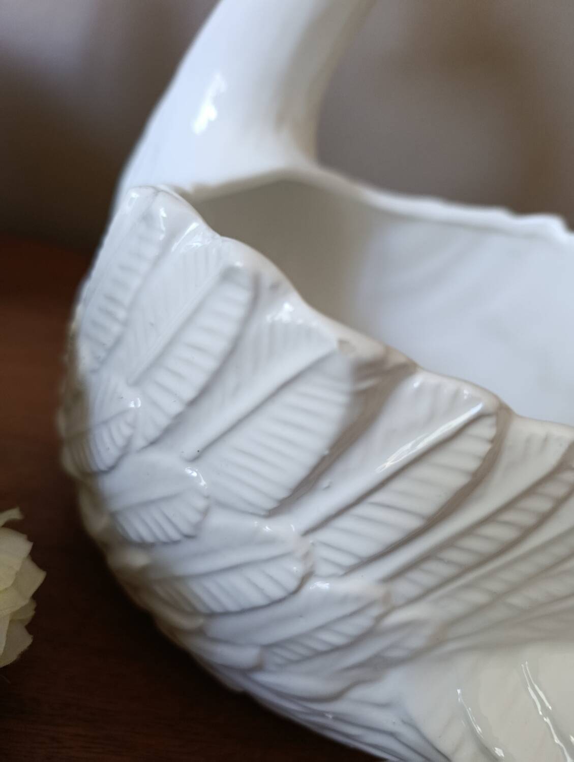 vintage white ceramic swan cache-pot / animal-shaped empty pocket