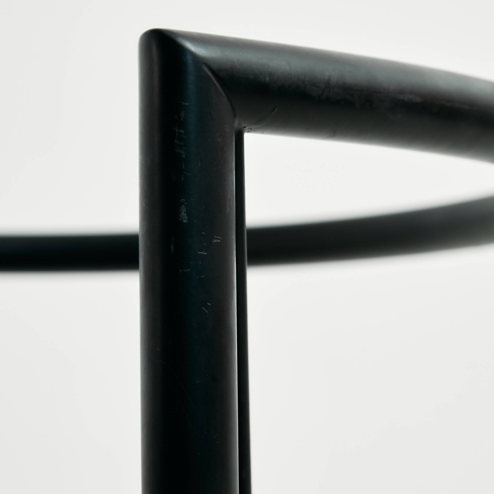 MK10872 Postmodern armchair and table, Set of 2