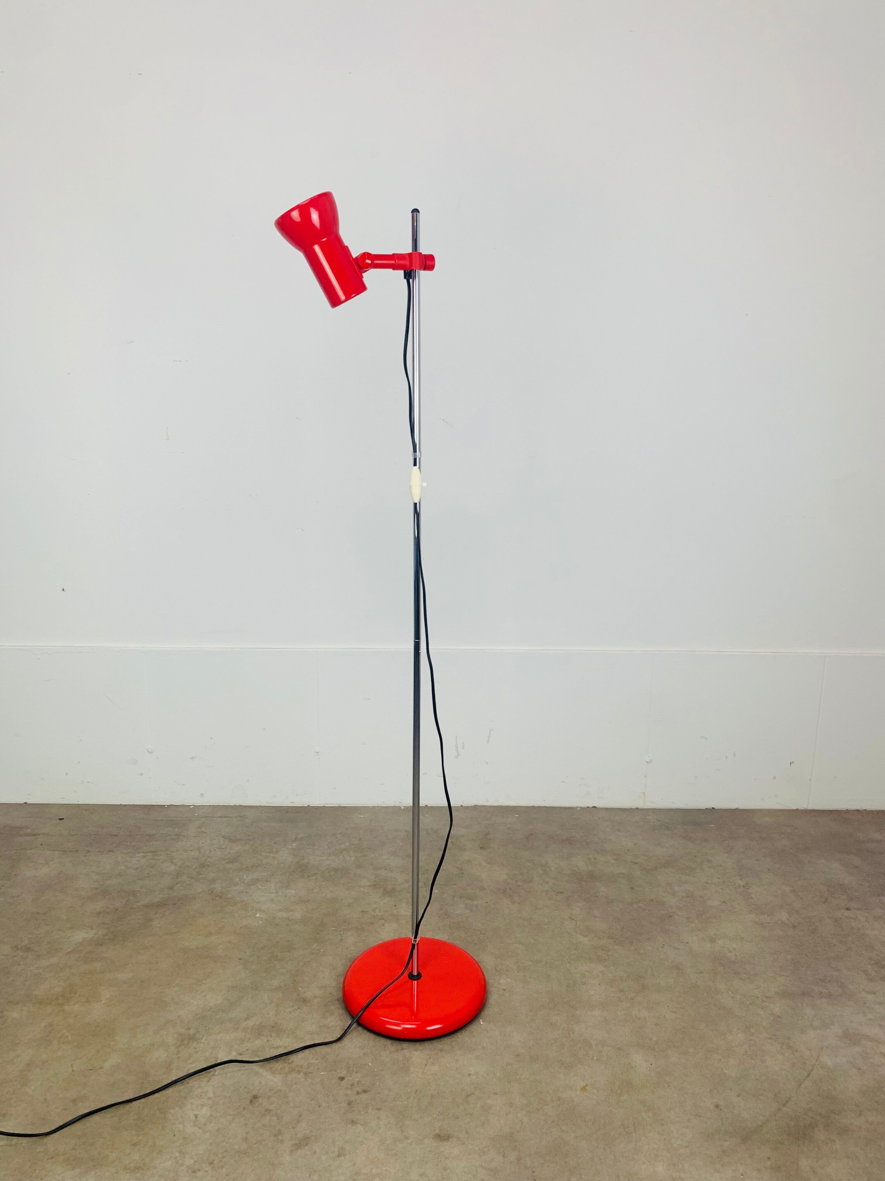Miwi red metal spot floor lamp, vintage