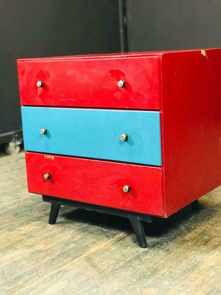 Commode vintage placard