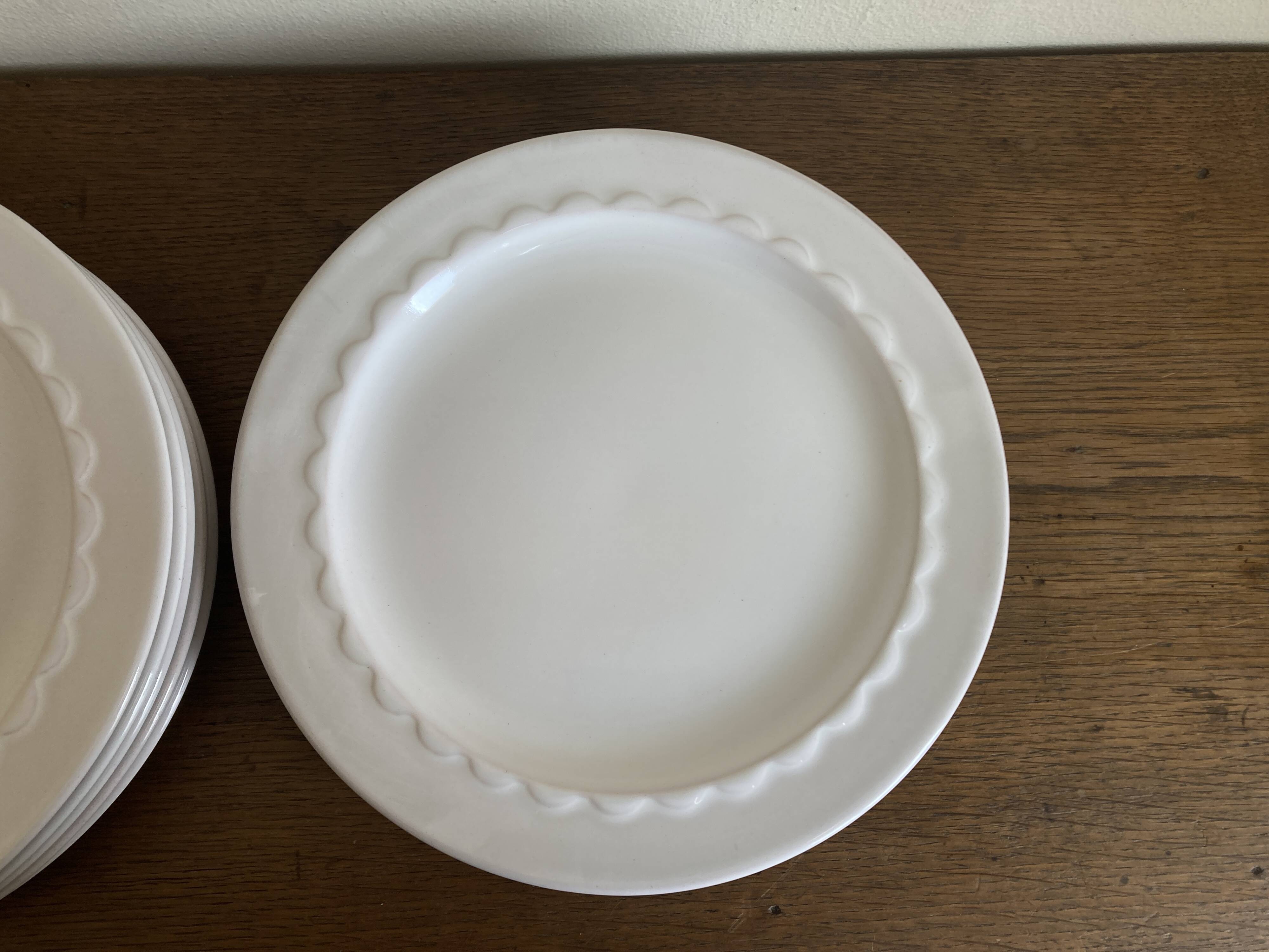 Set of 8 Festons flat plates by Pierre Motton for Gien 1970