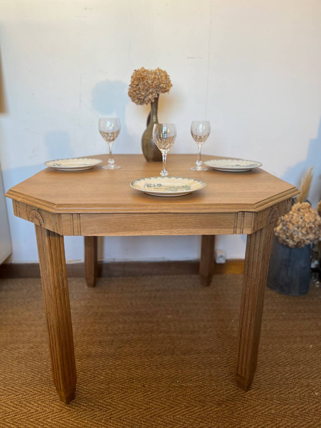 Extendable wooden art deco table for 4 to 8 people