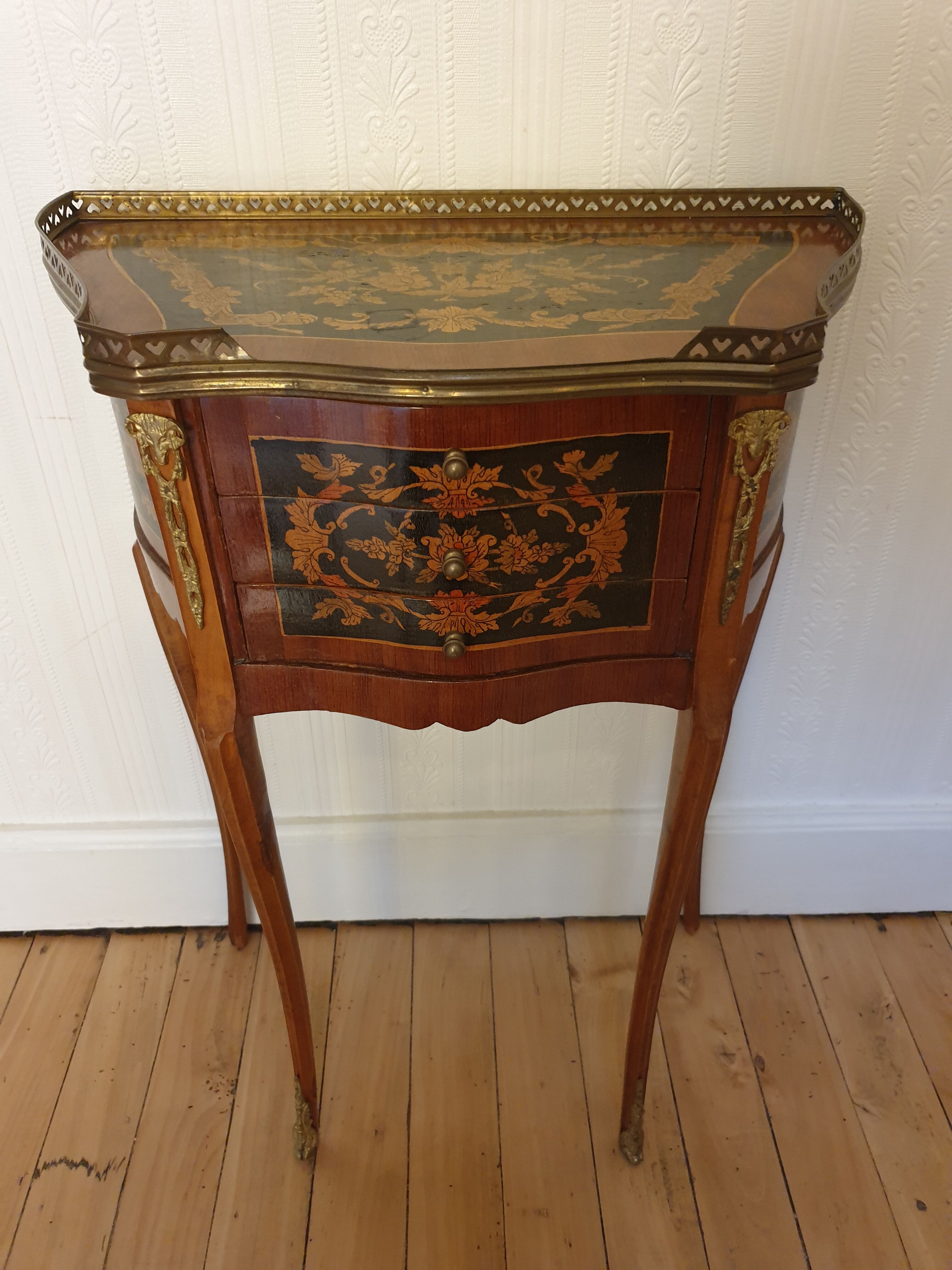 Chevet Louis XV de style Transition début XIXe