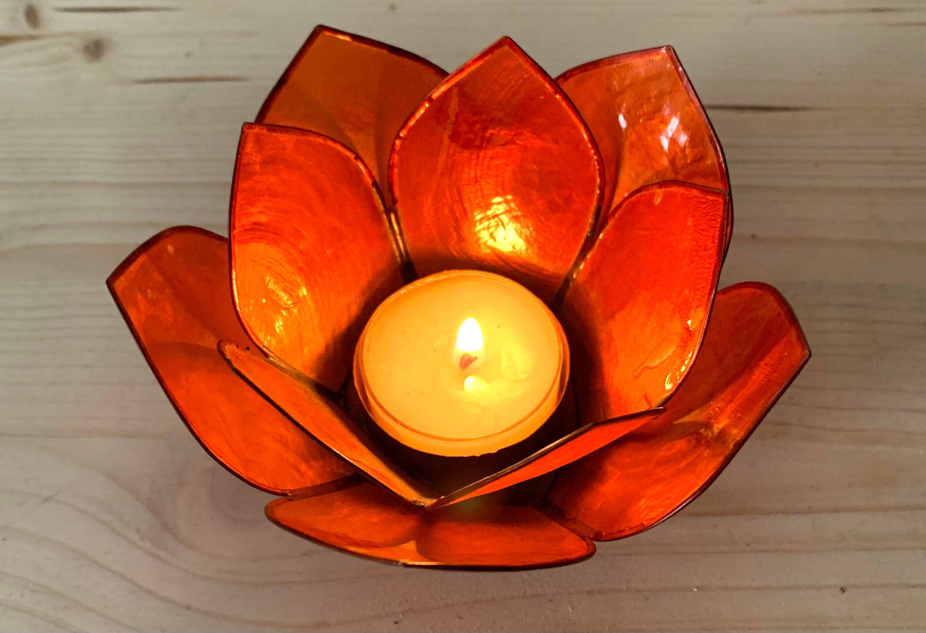Mother-of-pearl flower candle holder