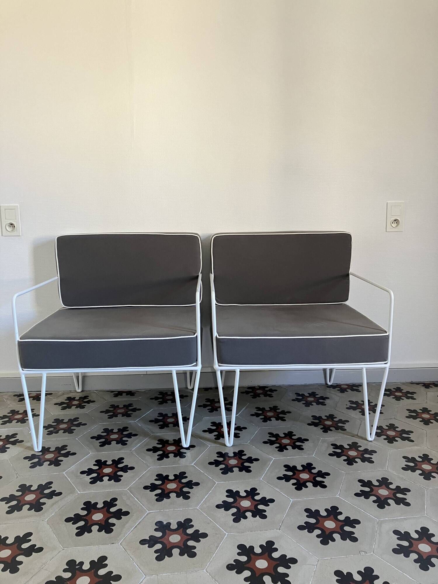 Vintage white metal Croisette style armchairs with hairpin legs in superb condition