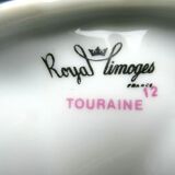 Bougeoir en porcelaine de Limoges forme fleur décorée d'un semis de fleurettes