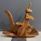 kangourou en bois (cheval à bascule)